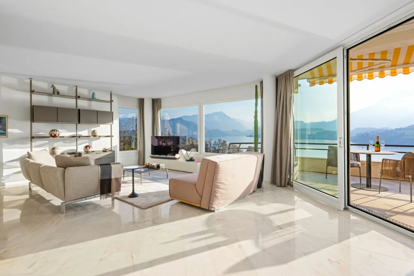 Exclusive Panorama Residence - Prime Location with Dream Scenery - Photo 2 of 8