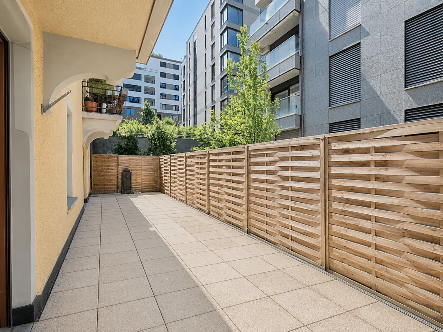 Charming old apartment with spacious terrace in a central location - Photo 2 of 13