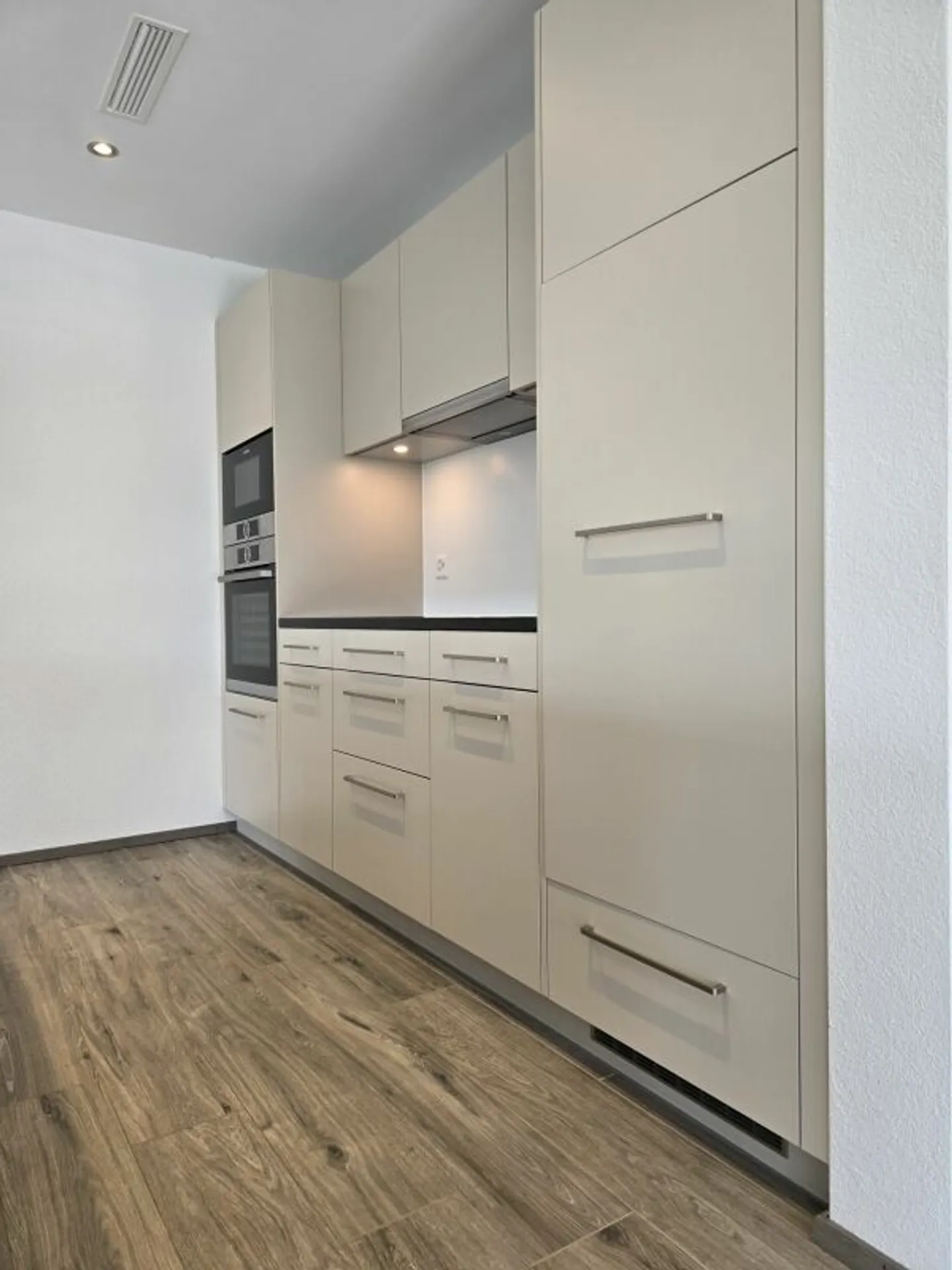 Appartement lumineux et moderne avec d'excellentes connexions de transport - Photo 5 sur 13