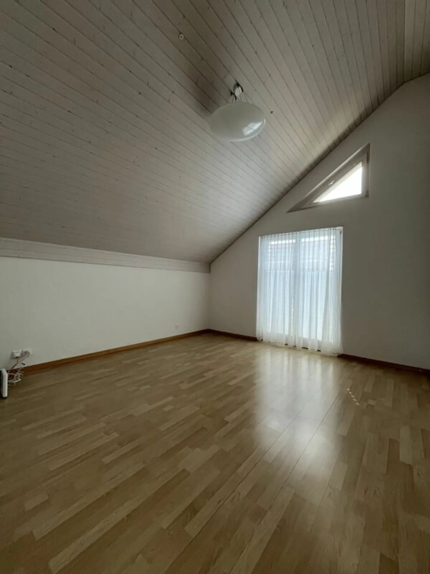 Geräumiges Einfamilienhaus mit Garten - Foto 7 von 11