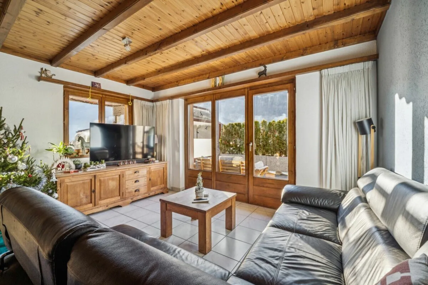 Freistehendes 5,5-Zimmer-Einfamilienhaus in Niedergesteln VS mit Baulandreserve - Foto 5 di 13