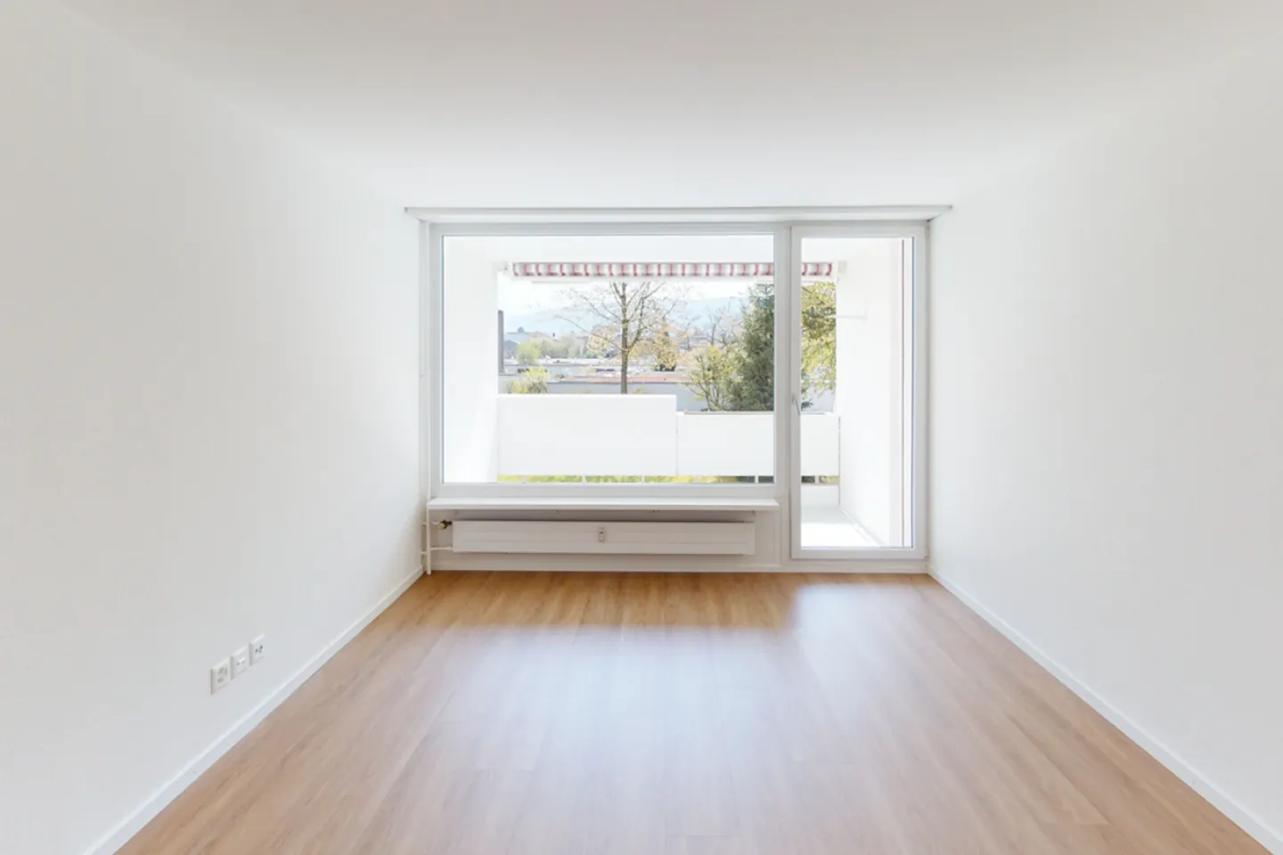 Living in a quiet location - Photo 2 of 10