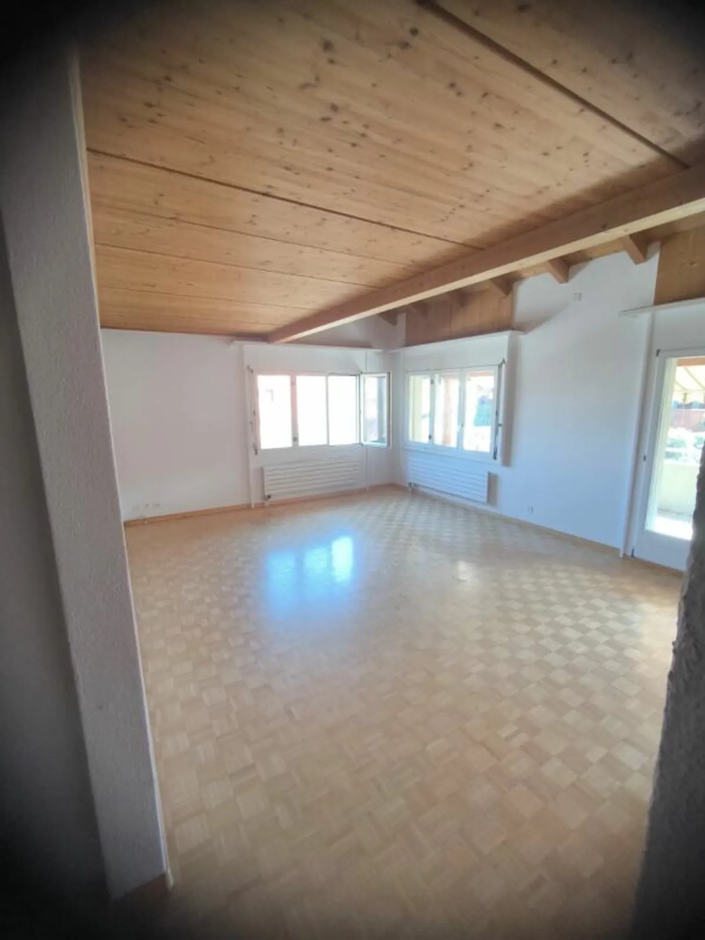 Ampio appartamento di 4,5 locali con galleria aggiuntiva - Foto 4 di 13