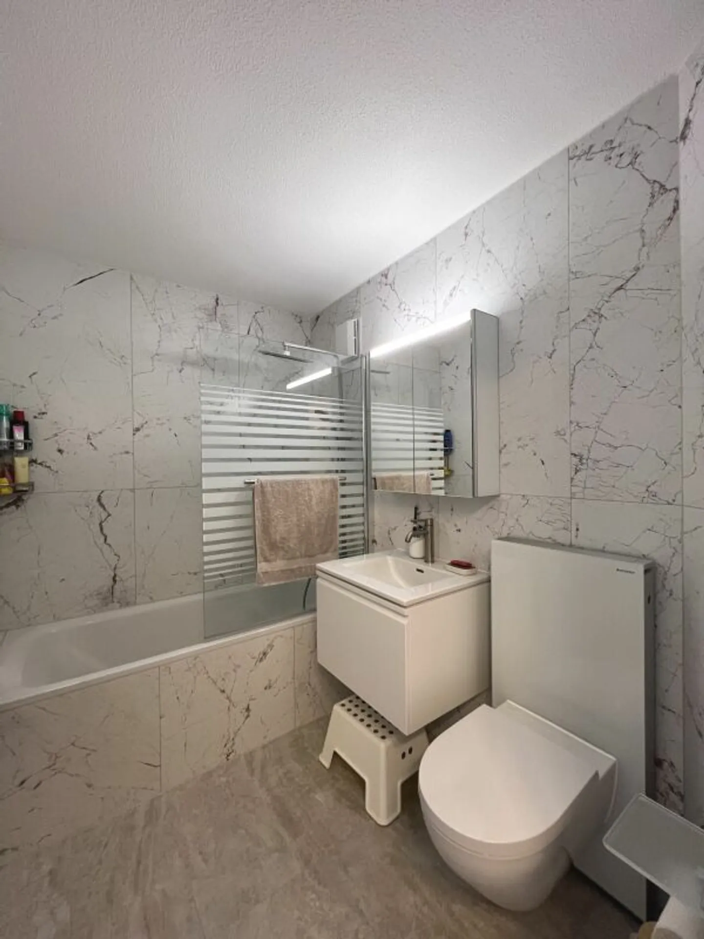 Appartement confortable de 4,5 pièces dans la verdure - Photo 8 sur 13