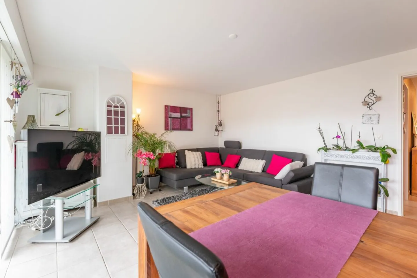 Four spacious rooms at a great price! - Photo 2 of 5