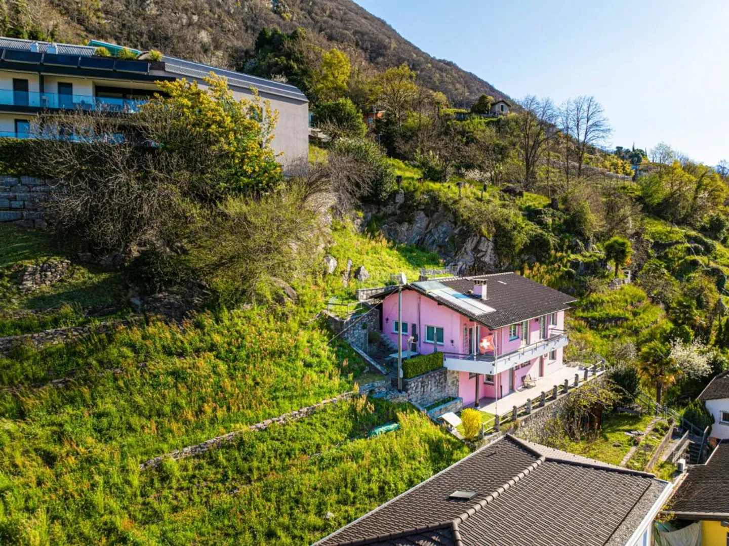 CUGNASCO - Charming house with land - Photo 3 of 13