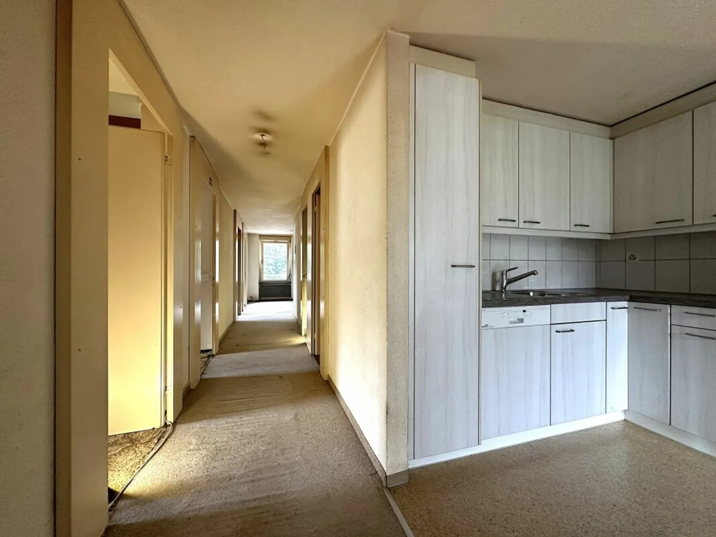 Geräumige Wohnung mit Loggia - Foto 4 von 11