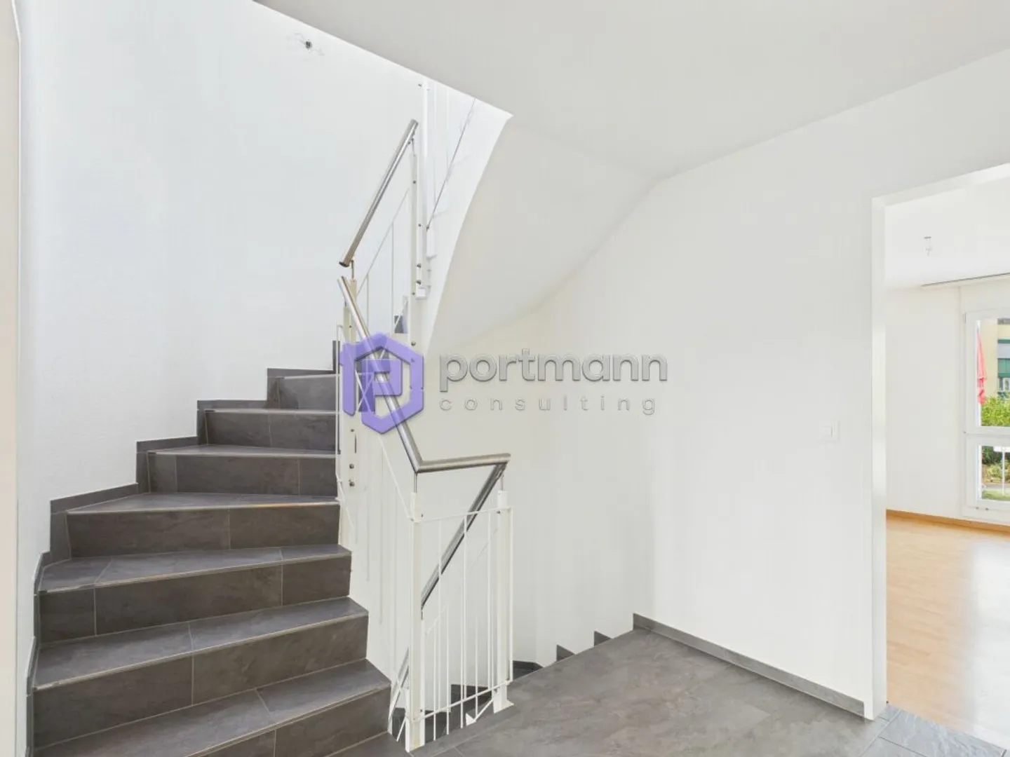 Casa unifamiliare a schiera continuamente ristrutturata e convertita - Foto 10 di 13