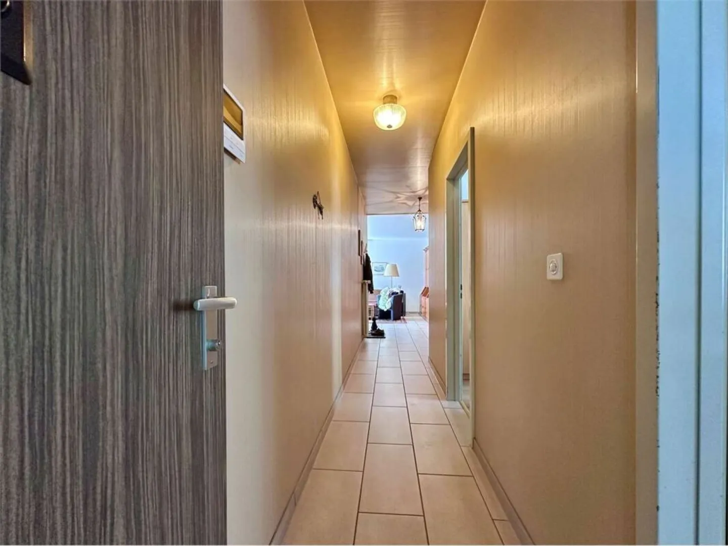 Sonnige 3.5 Zimmer Wohnung mit Balkon &amp; Seesicht in Porza - Foto 6 von 12