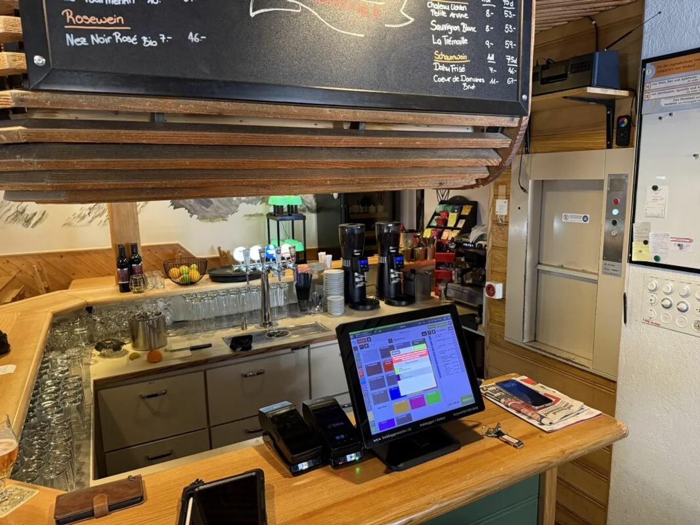 Opportunità unica - Ristorante tradizionale in vendita nel cuore pittoresco di Briga in Vallese - un luogo pieno di fascino, cucina squisita e calda ospitalità attende nuovi proprietari ... - Foto 8 di 13