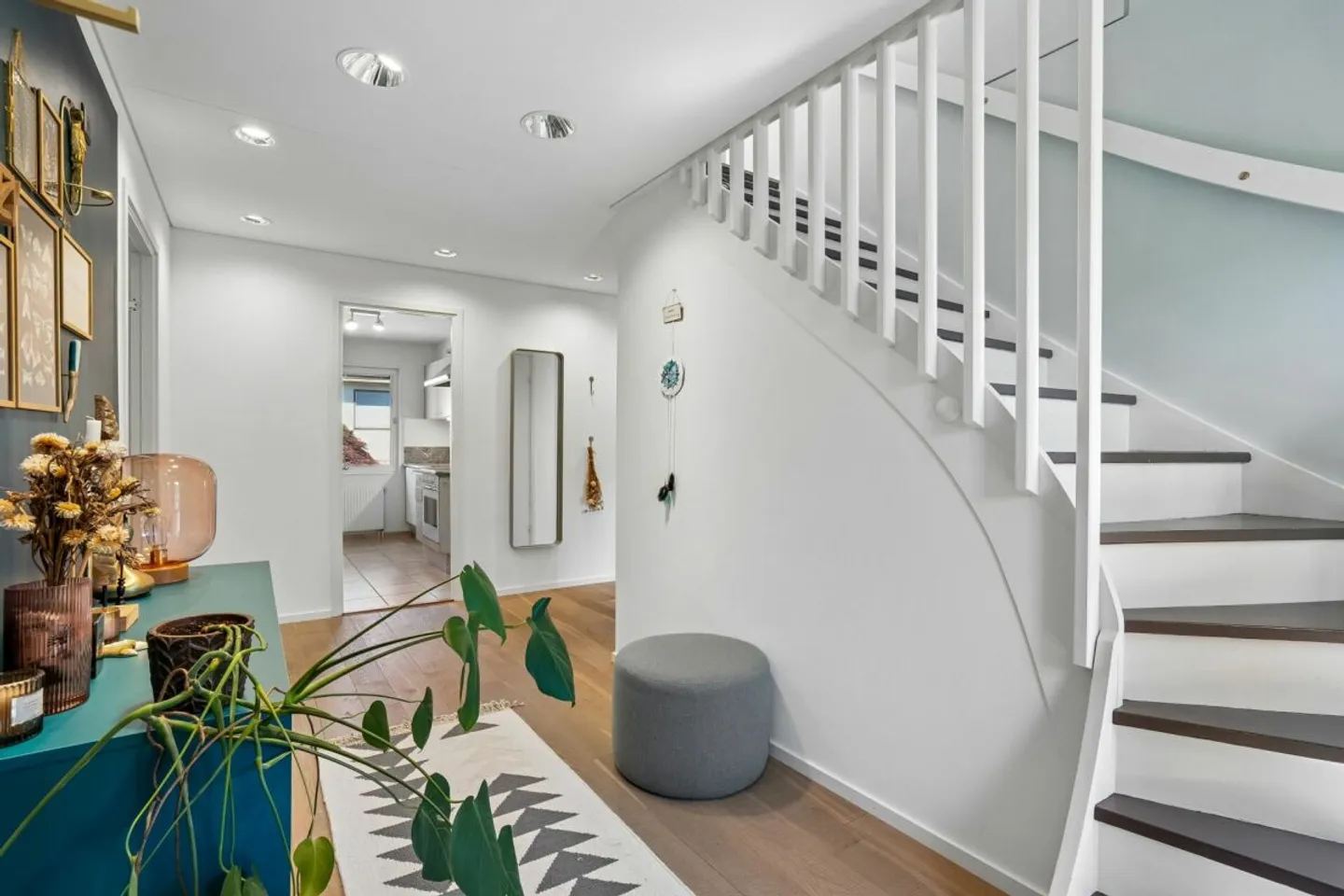 Casa familiare svedese con spazio per la progettazione - Foto 1 di 13