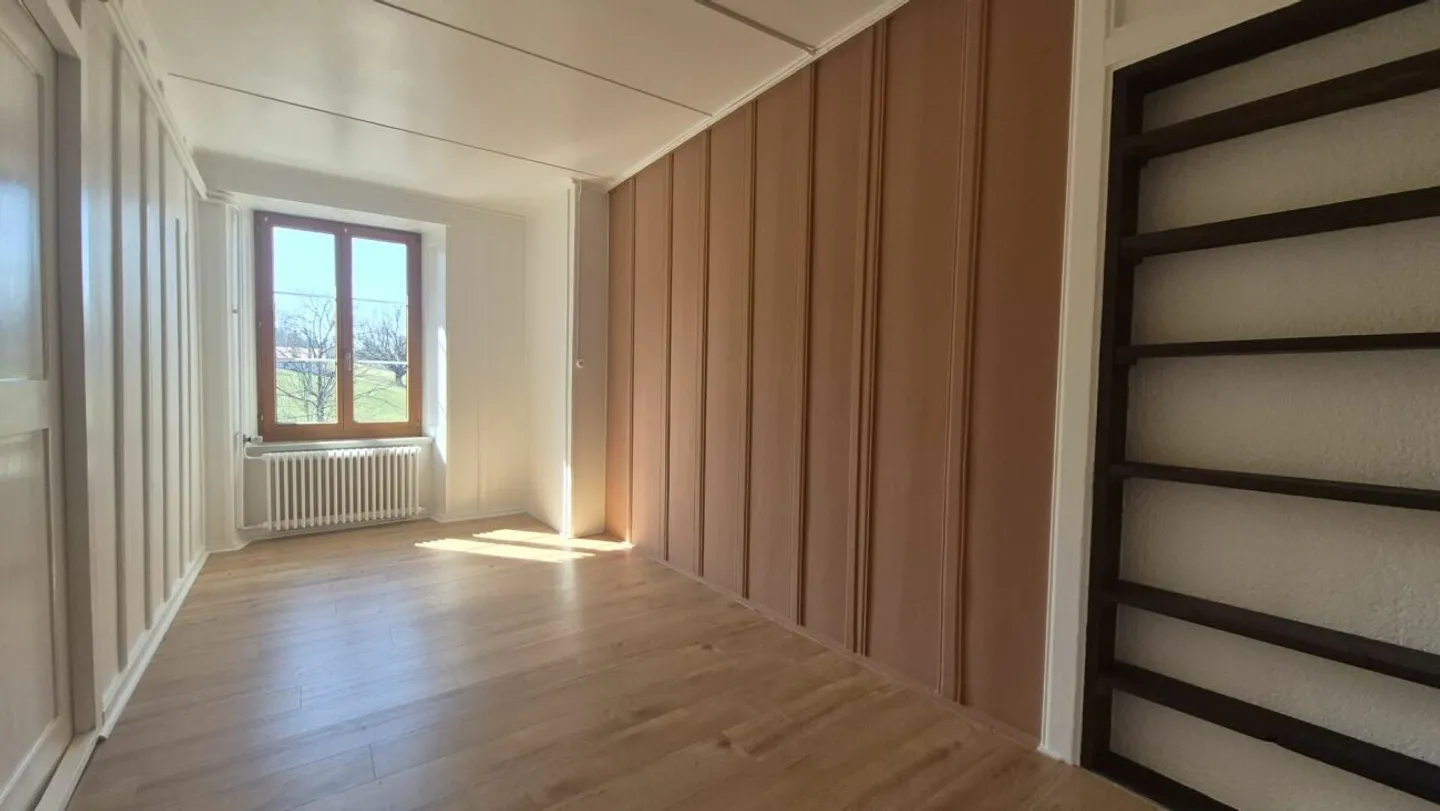 Charm of the old and absolute calm: 5.5-room apartment in Planchettes - Photo 6 of 12