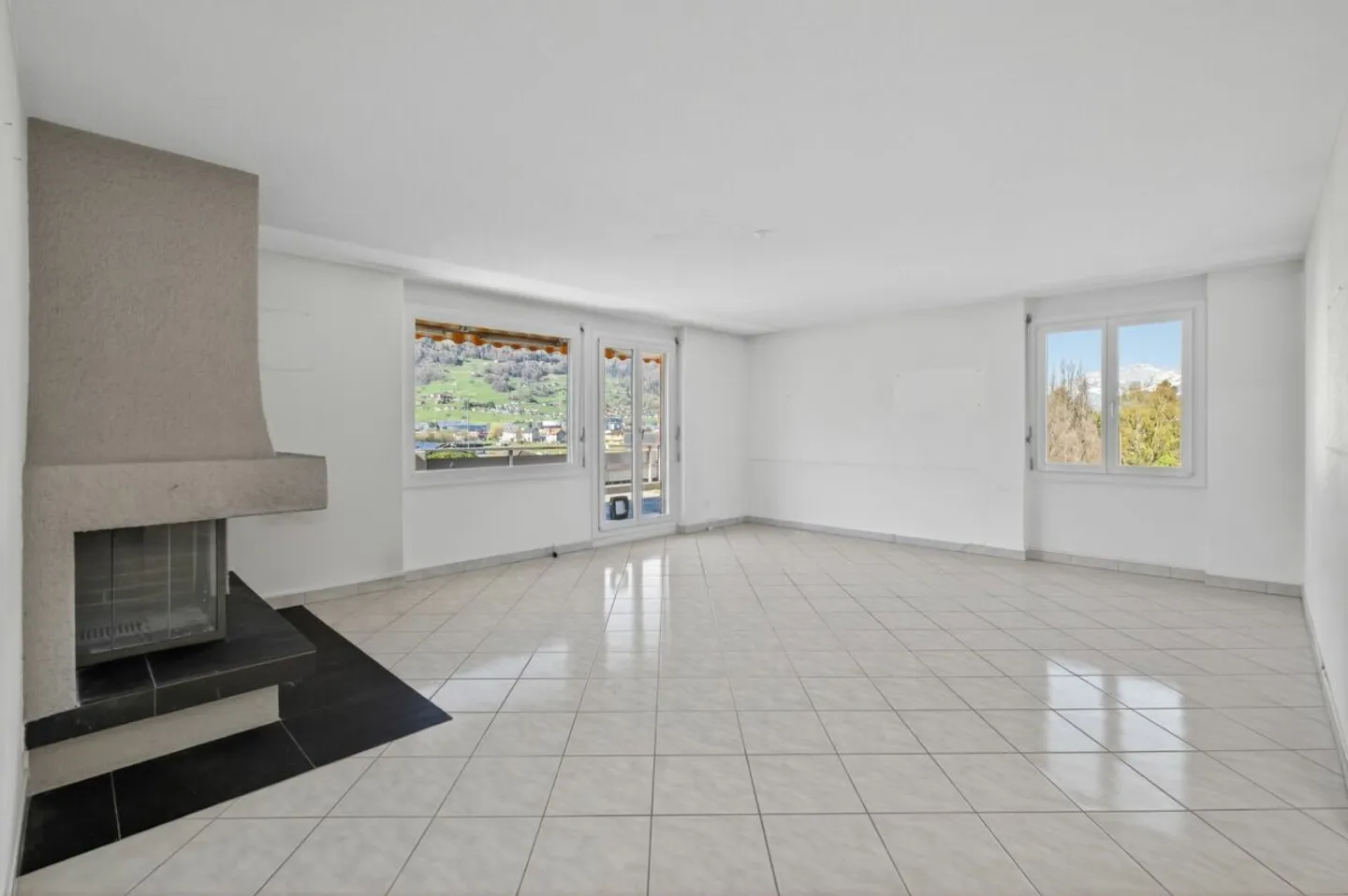 Spacious Attic Apartment with Terraces - Photo 3 of 13
