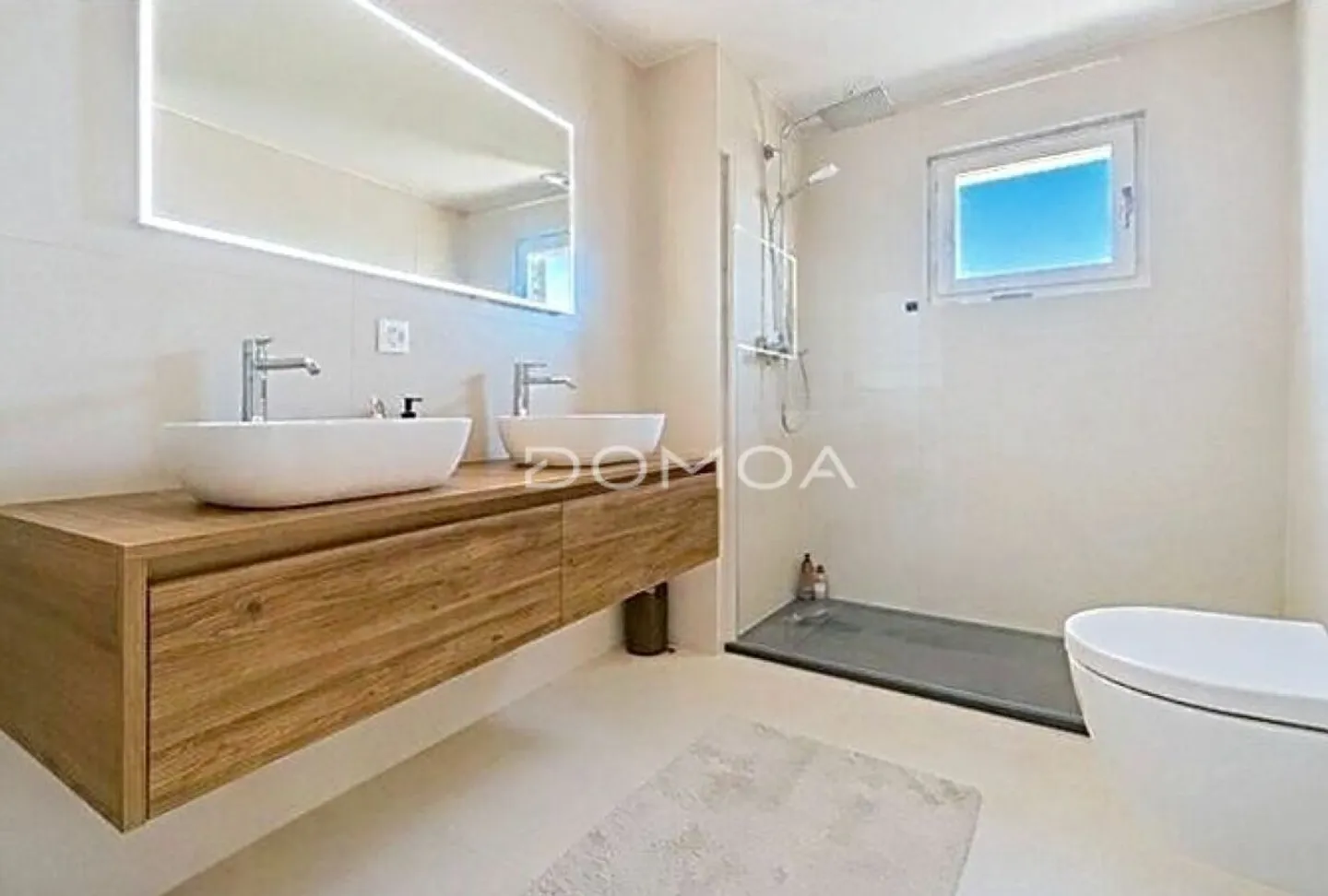 Attique rénové avec terrasse - Photo 5 sur 7