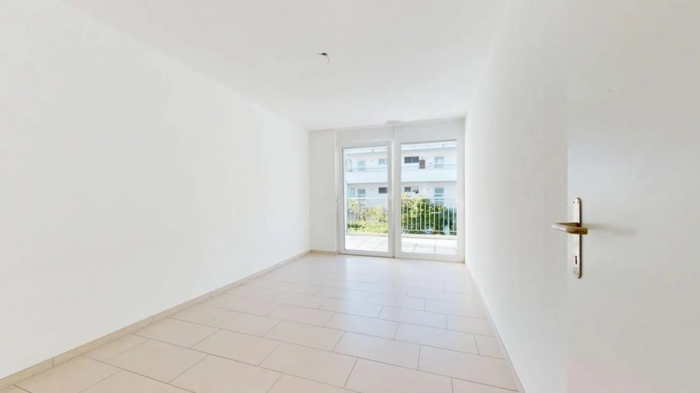 Modern 4.5 Room Apartment with Terrace & Lift in Luterbach - Photo 8 of 13