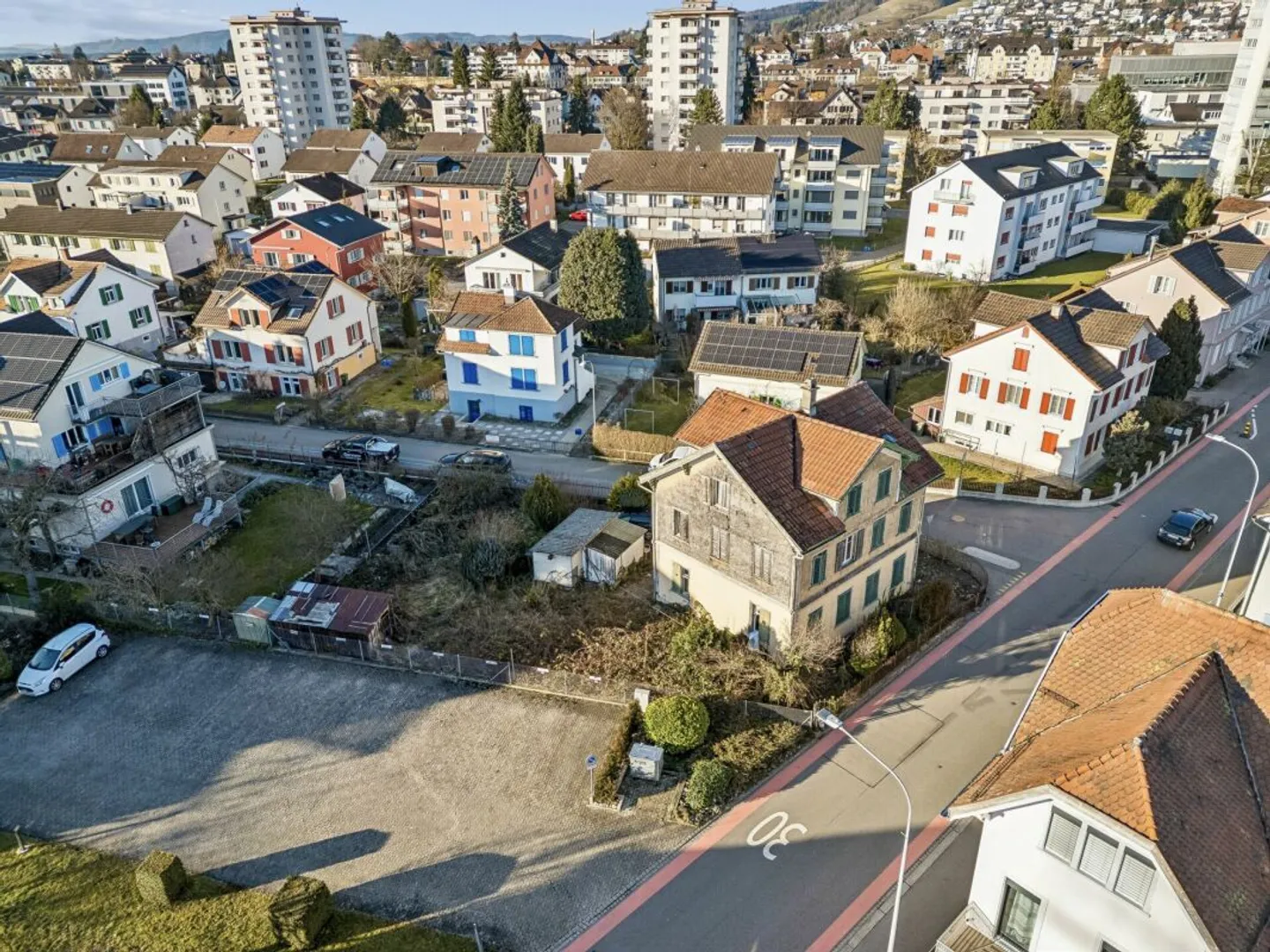 Dreifamilienhaus mit Entwicklungspotenzial - Foto 3 von 5