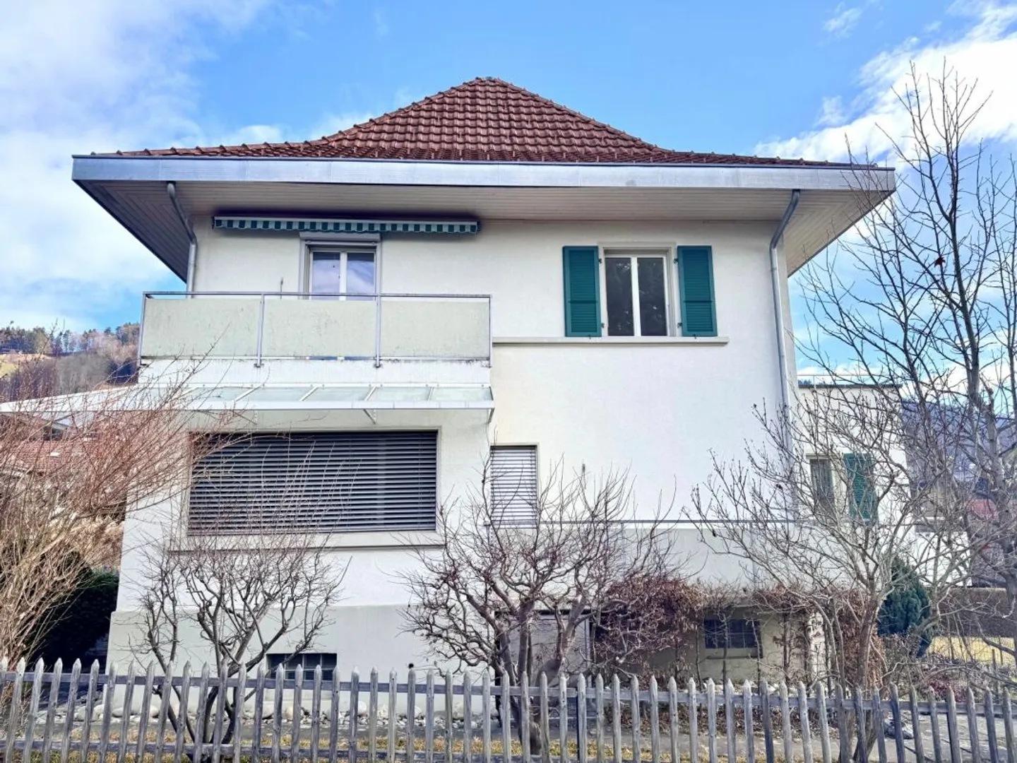 House in a quiet neighborhood with a lot of potential - Photo 2 of 8