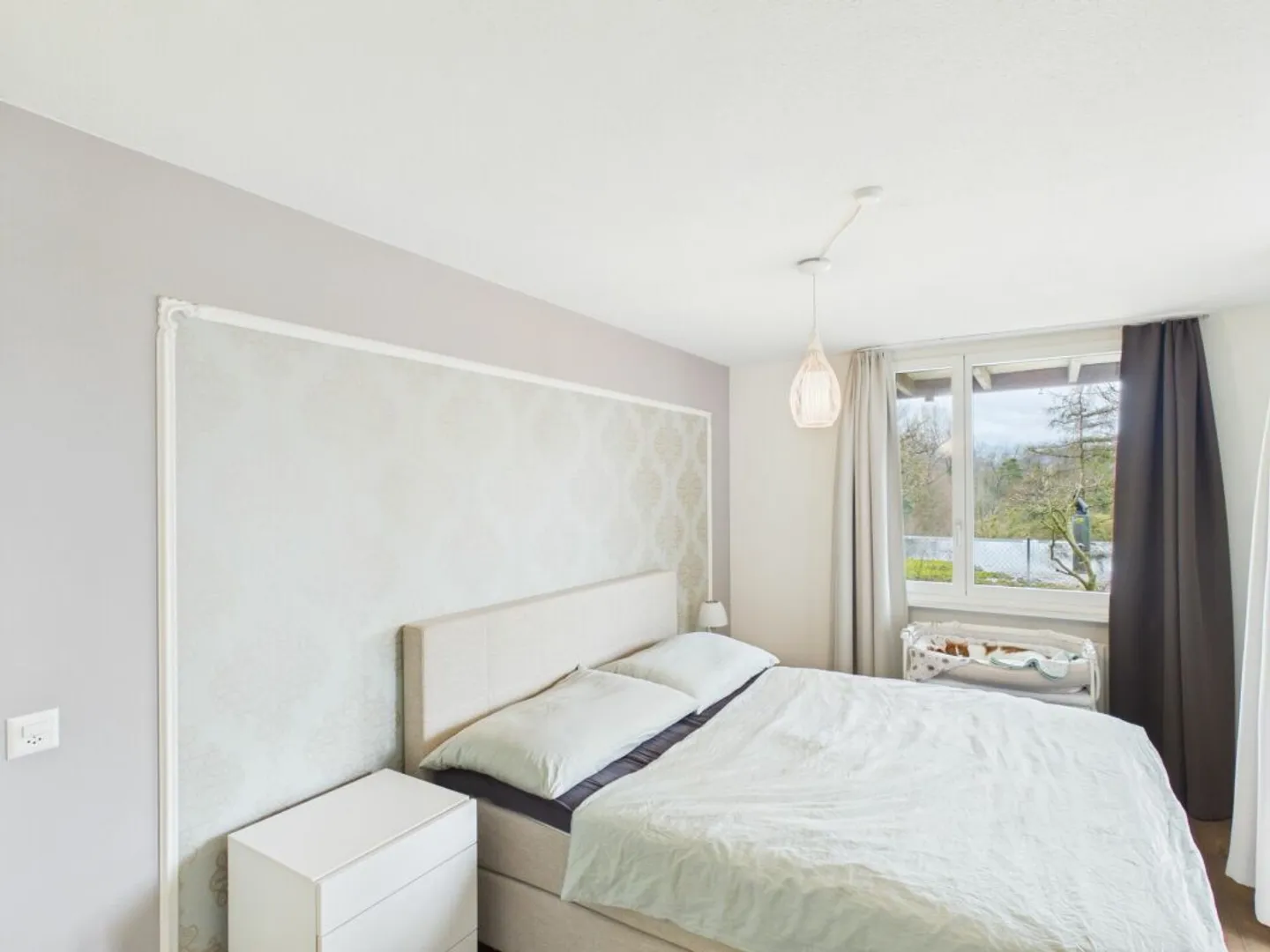 Maison semi-détachée spacieuse et bien entretenue - Photo 4 sur 12