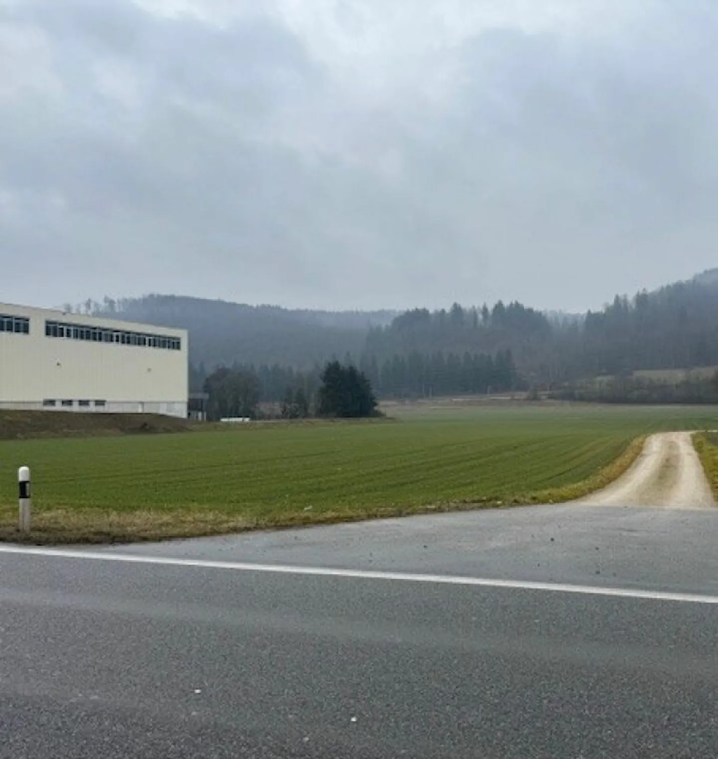 Grundstück in Industriezone - Foto 1 von 7