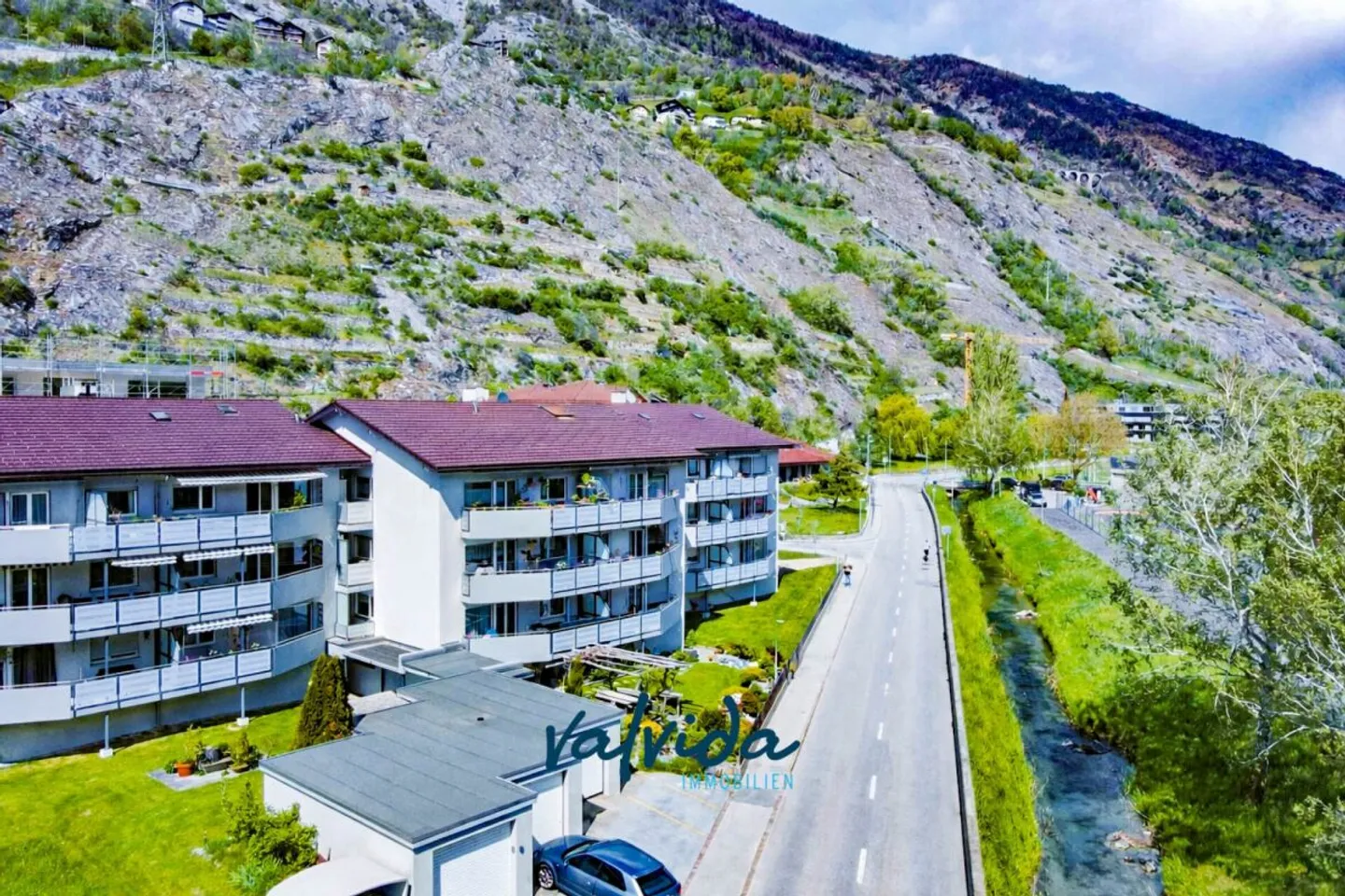 Appartamento 4.5 stanze in una posizione tranquilla e soleggiata - Foto 2 di 8