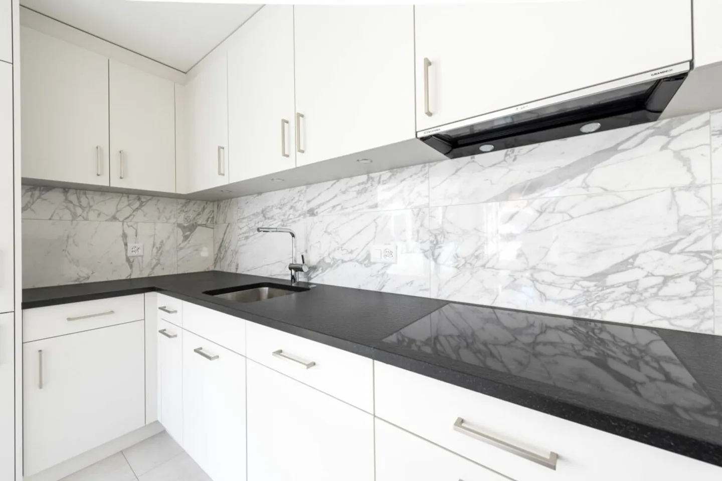 IN THE HEART OF THE CITY - Photo 7 of 12