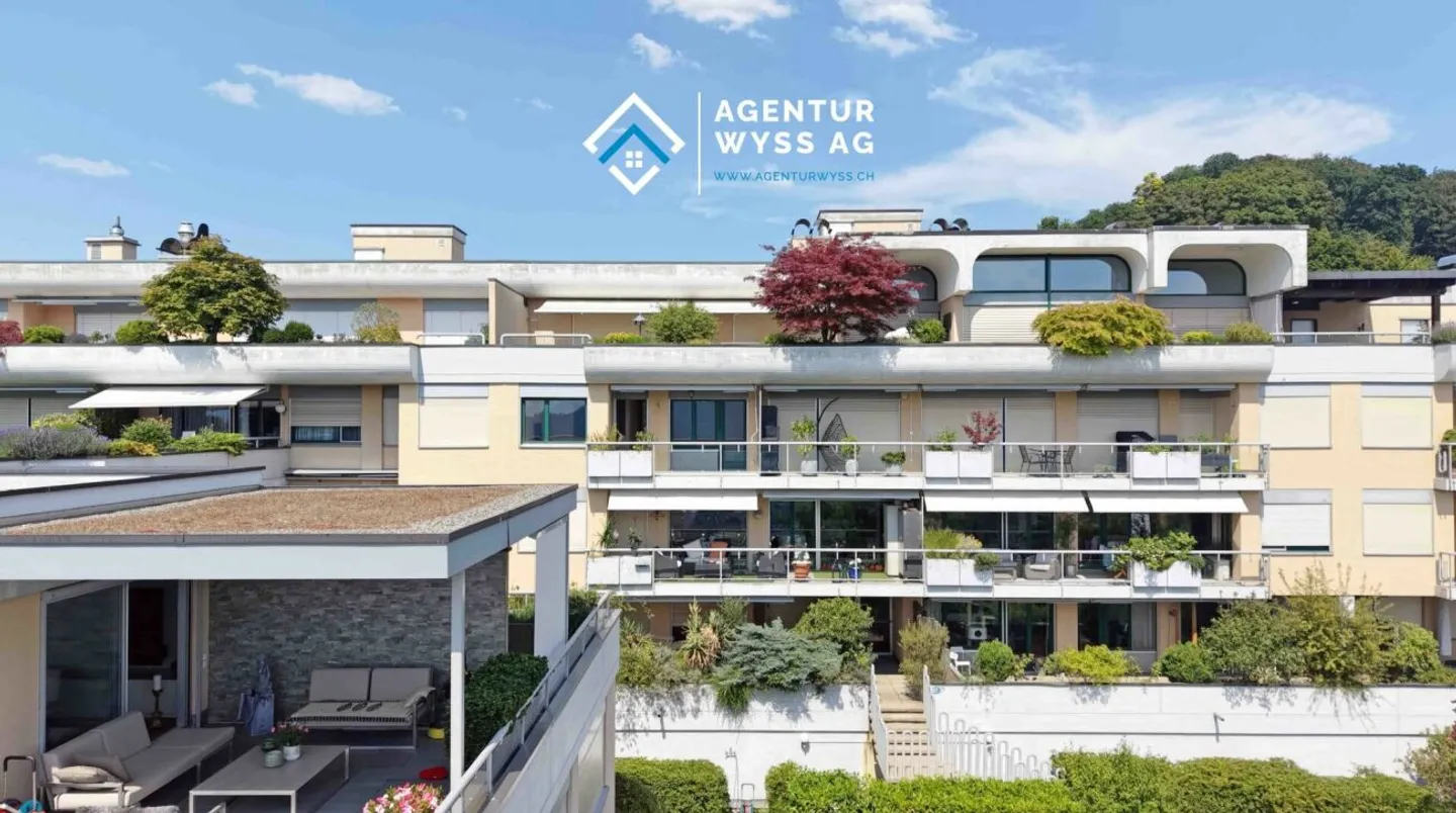 Vivere in una posizione ambita con vista - Foto 1 di 13