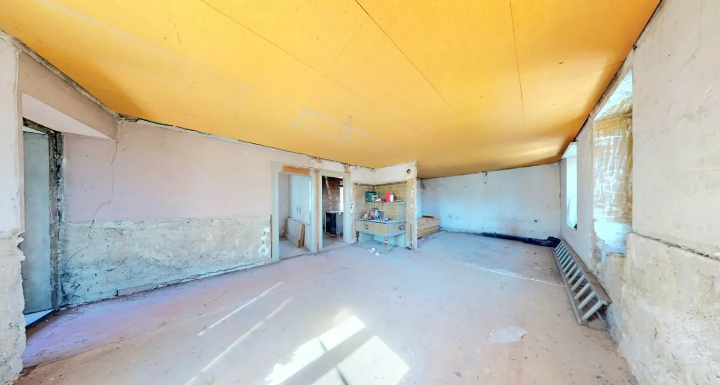 Une maison avec une histoire ! Ferme avec grange, charme et énorme potentiel - Photo 8 sur 13