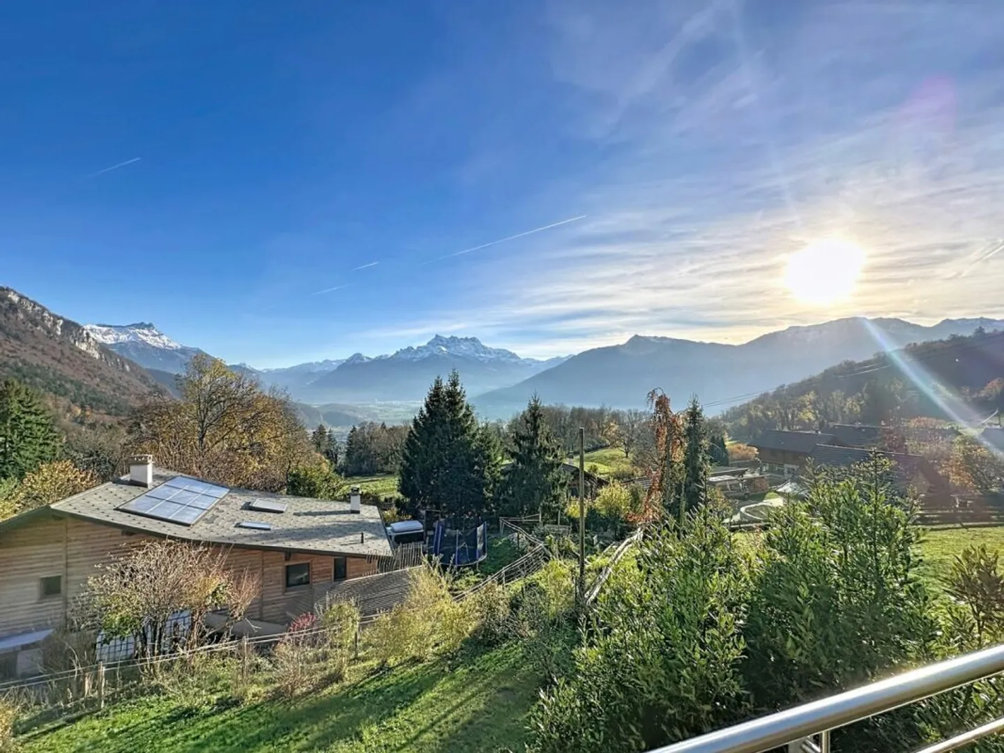 Magnificent architect-designed villa with stunning panoramic views of the plain - Photo 3 of 13