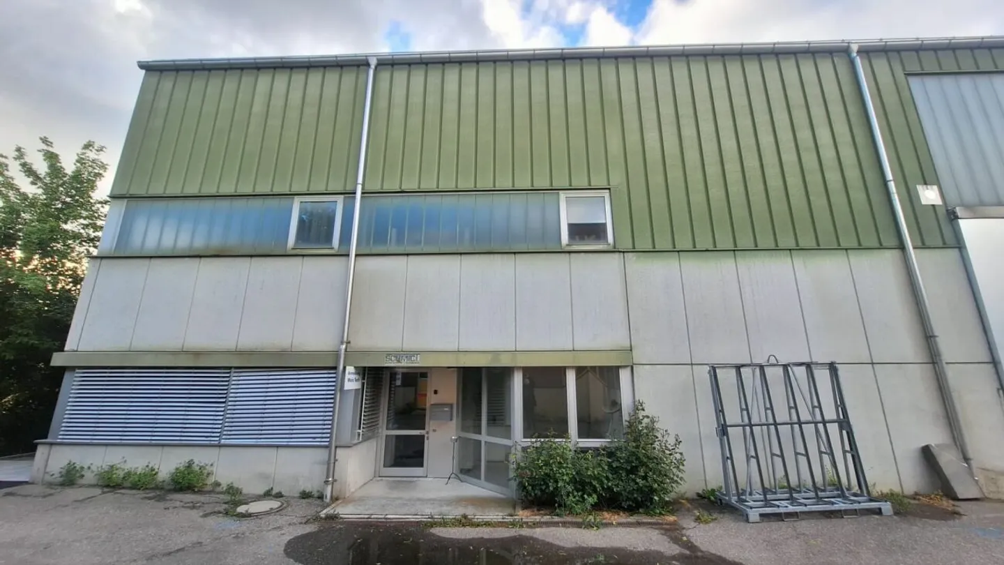 Gewerbehalle mit Aussenfläche - Foto 8 von 9
