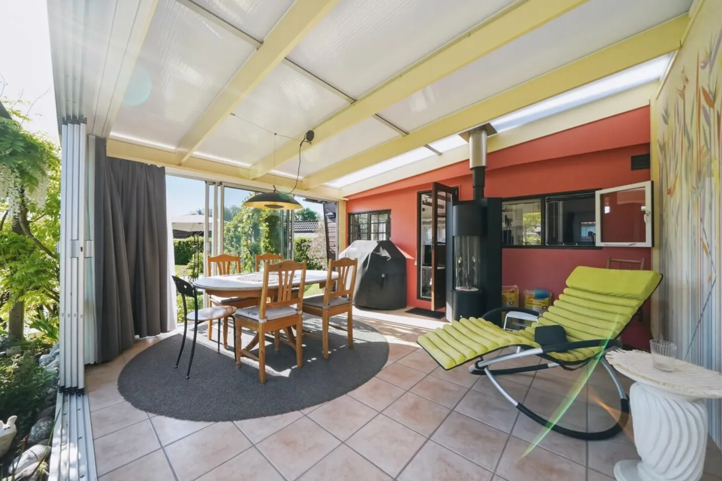 Well-maintained mobile home with 549 m² of land, a total of 5 plots with great development potential - Photo 4 of 13