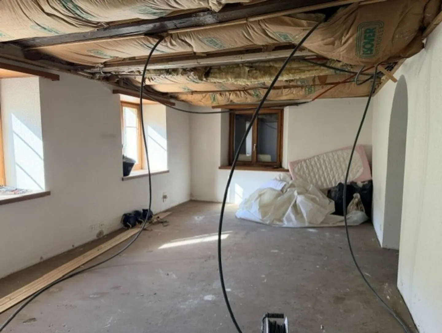 Charming multi-family house with enormous potential and top connectivity! - Photo 9 of 10