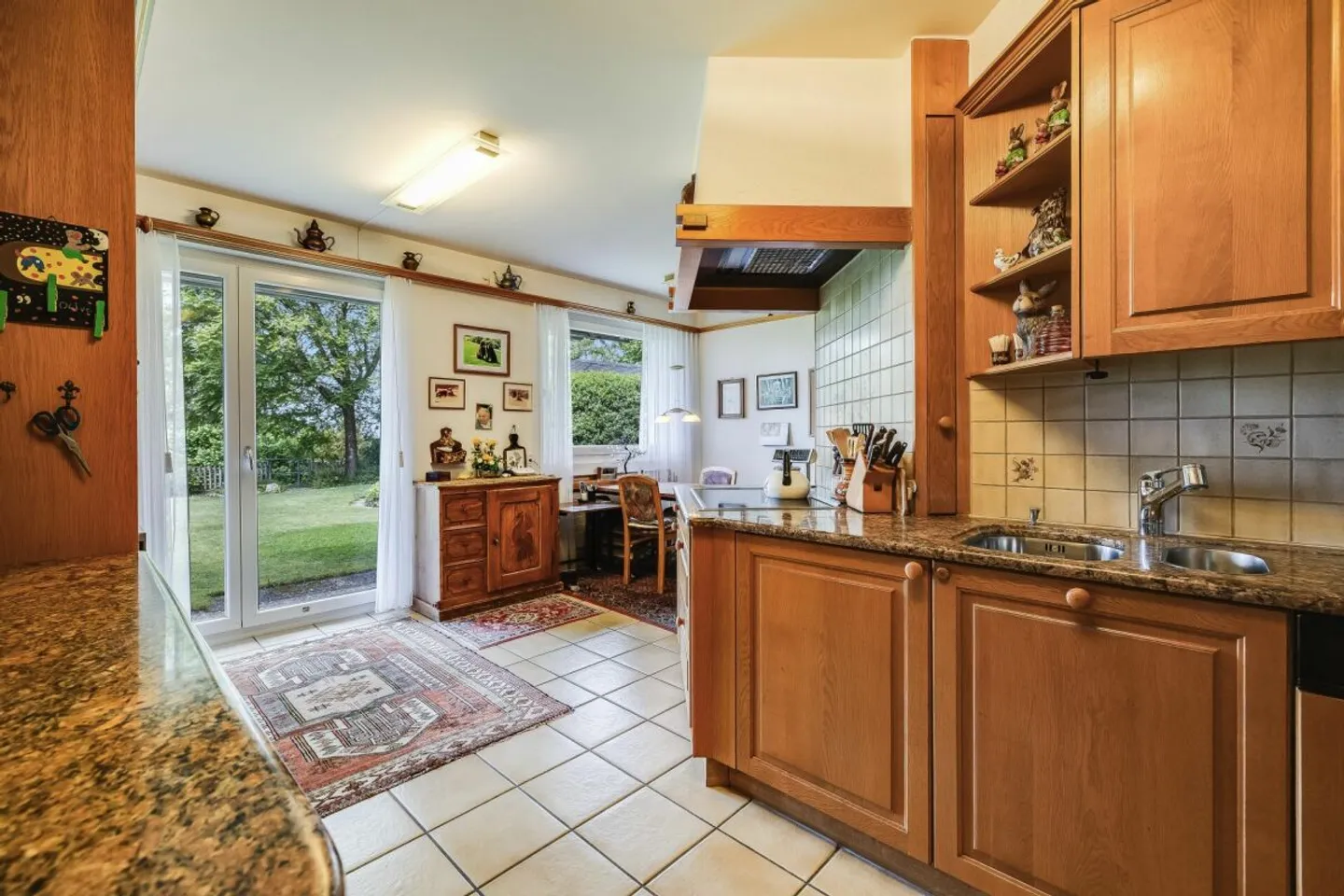 Exclusive 9-room single-family house with wellness area, double garage and stunning views - Photo 7 of 13