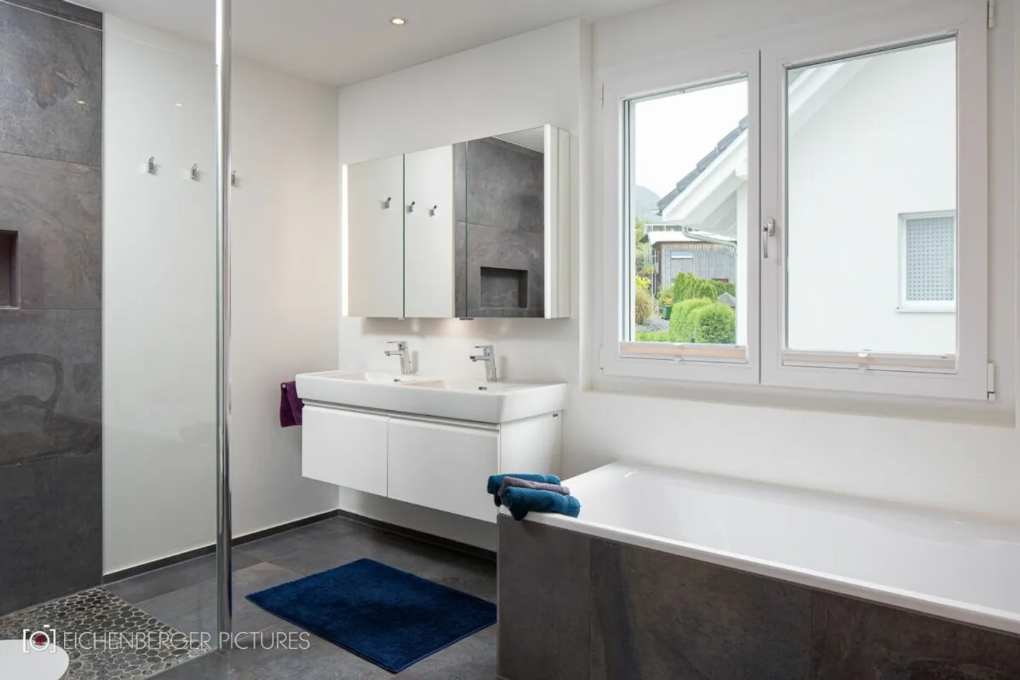 High-quality single-family home in Zeihen - elevated location, plenty of privacy & beautiful views - Photo 7 of 12