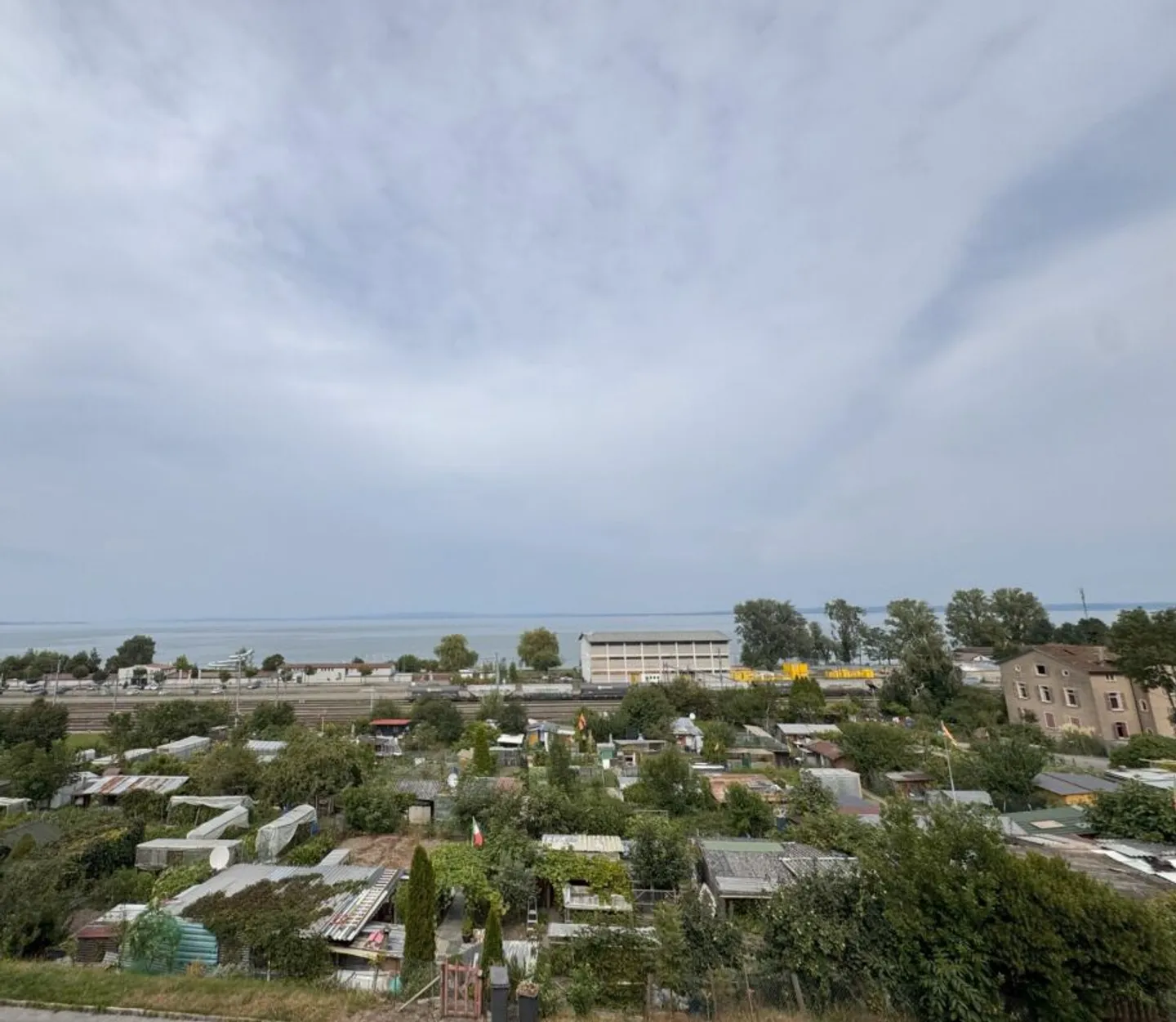 Mehrfamilienhaus mit 3 Wohnung, Seesicht - Foto 1 von 10