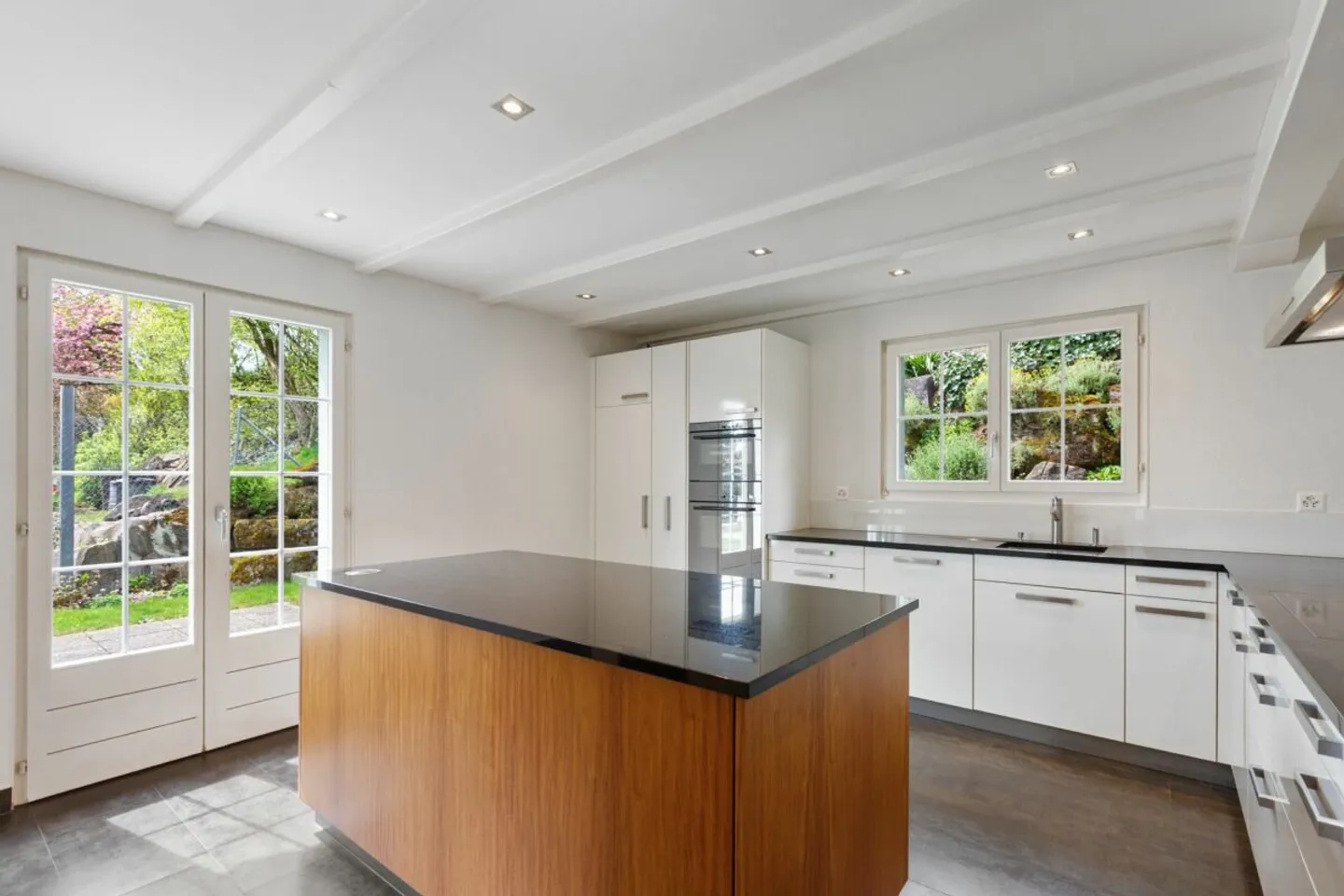 Idyllic, detached 6.5-room single-family house in sunny hillside location - Photo 5 of 12