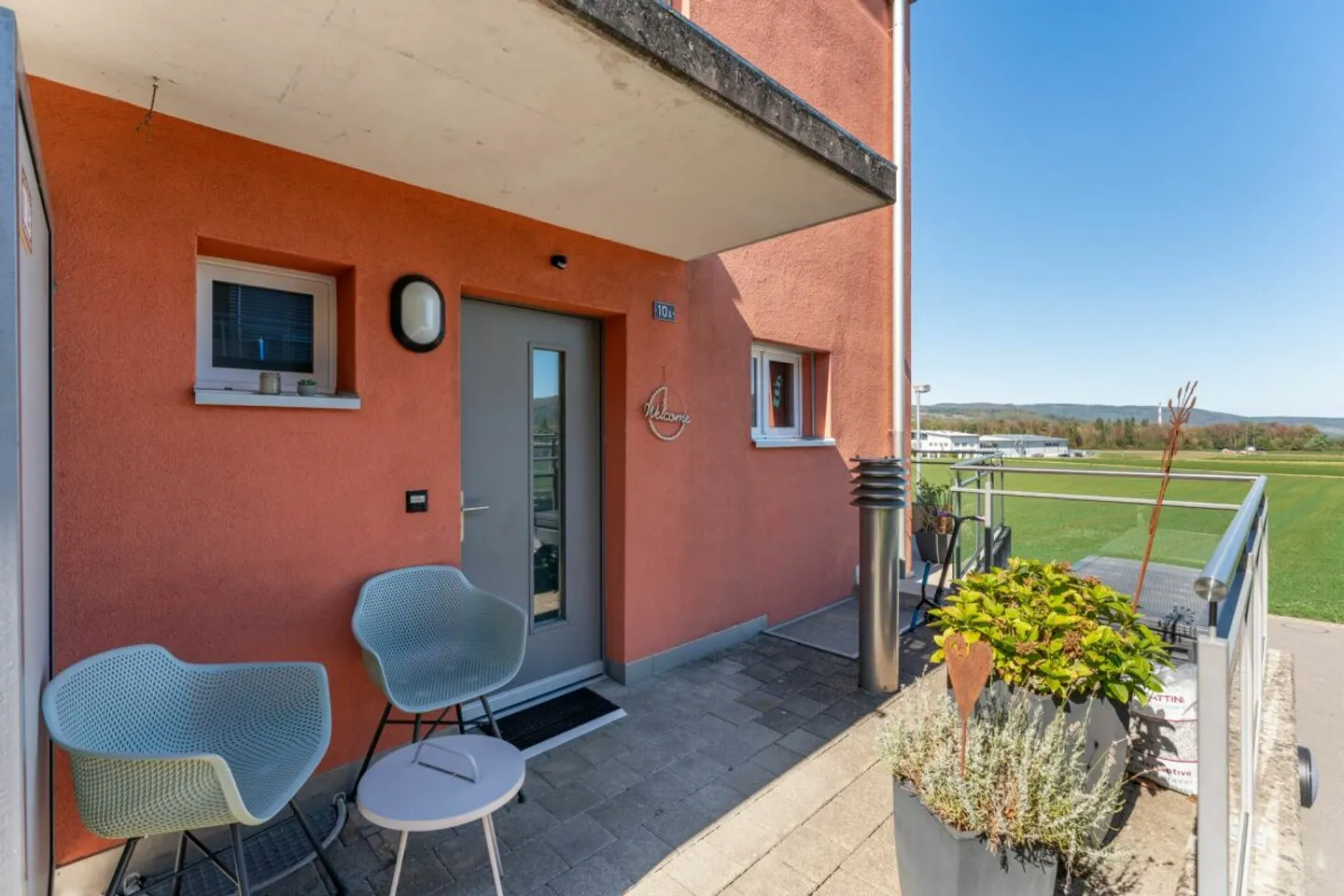 Modernes Einfamilienhaus mit Aussicht - Foto 2 von 13