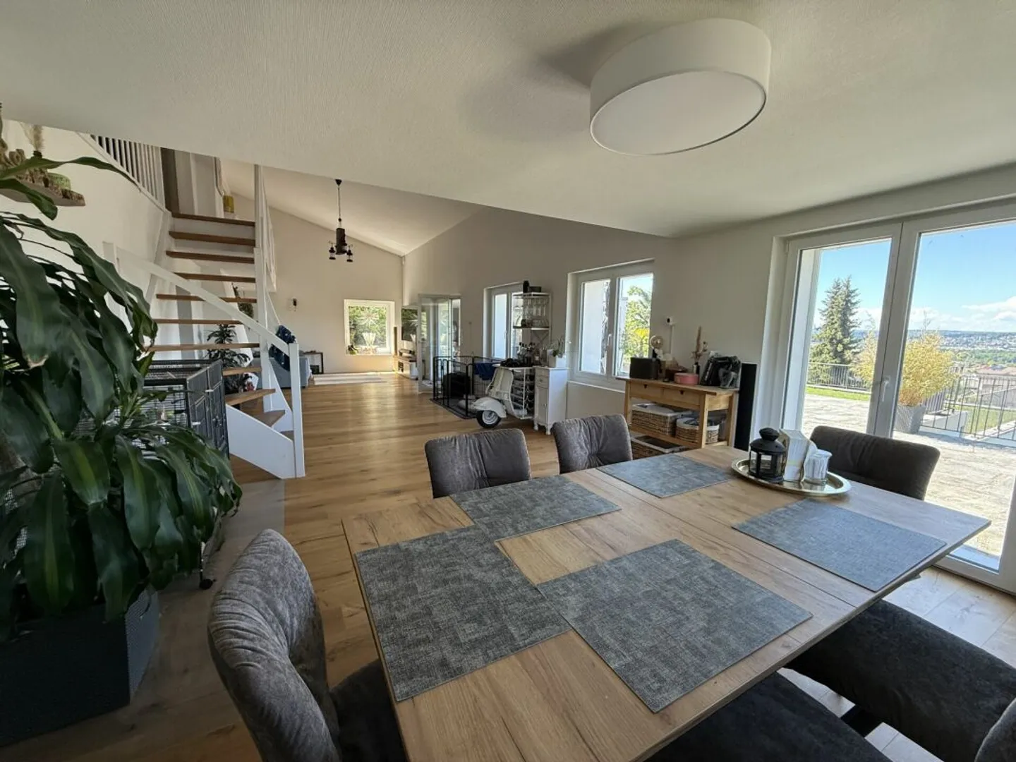 Luxury Living in a Villa with Private Spa and Breathtaking Views - Photo 3 of 12