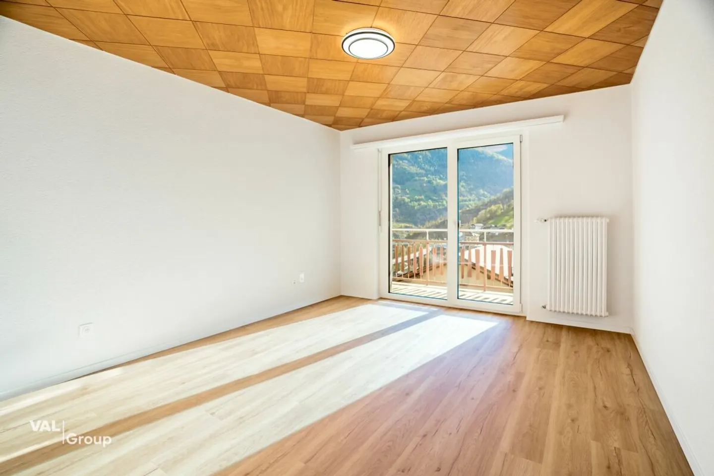 Appartamento ristrutturato con vista montagna - Foto 7 di 13