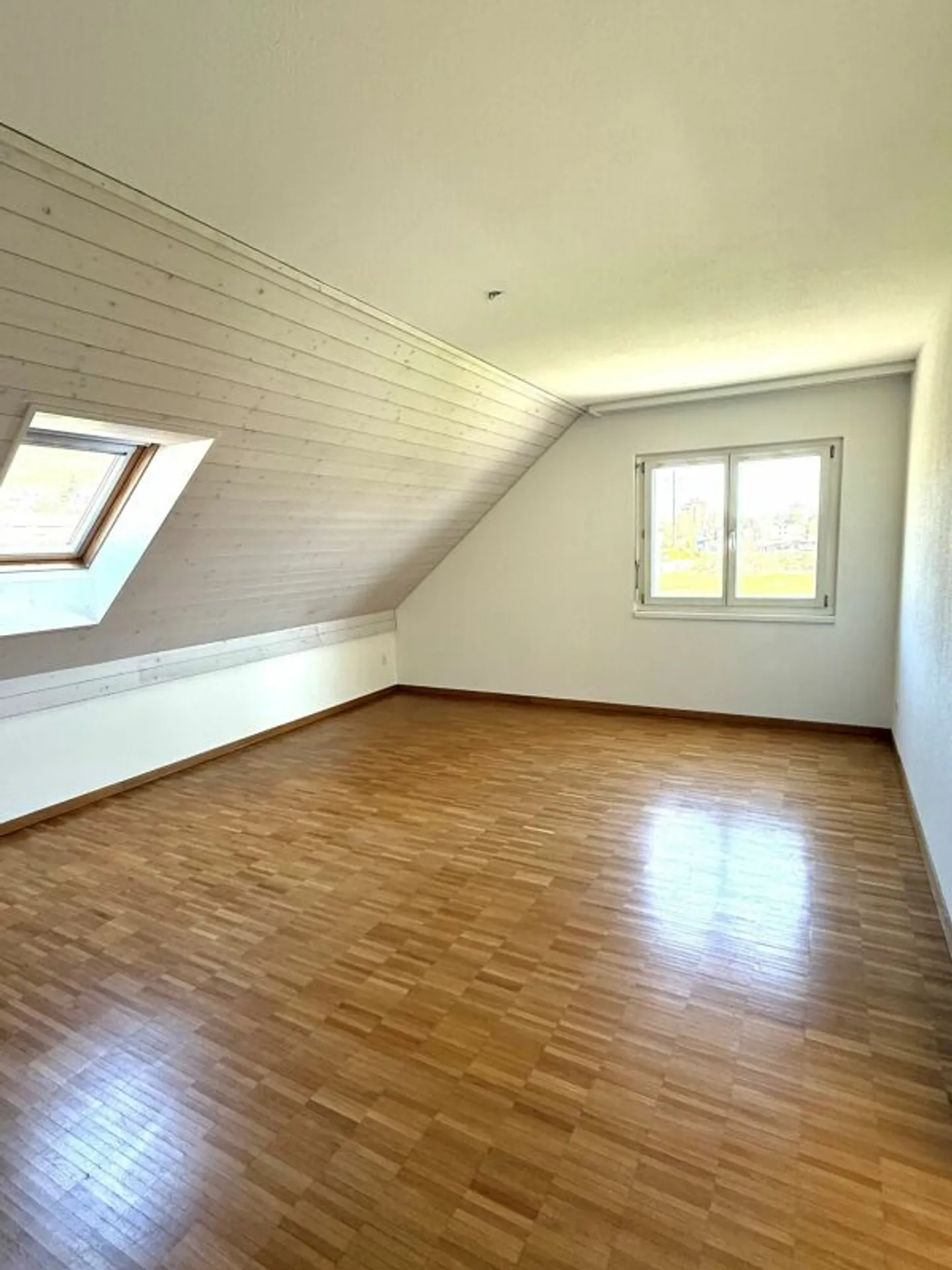Appartamento duplex di 4,5 stanze in una posizione tranquilla e centrale - Foto 11 di 13