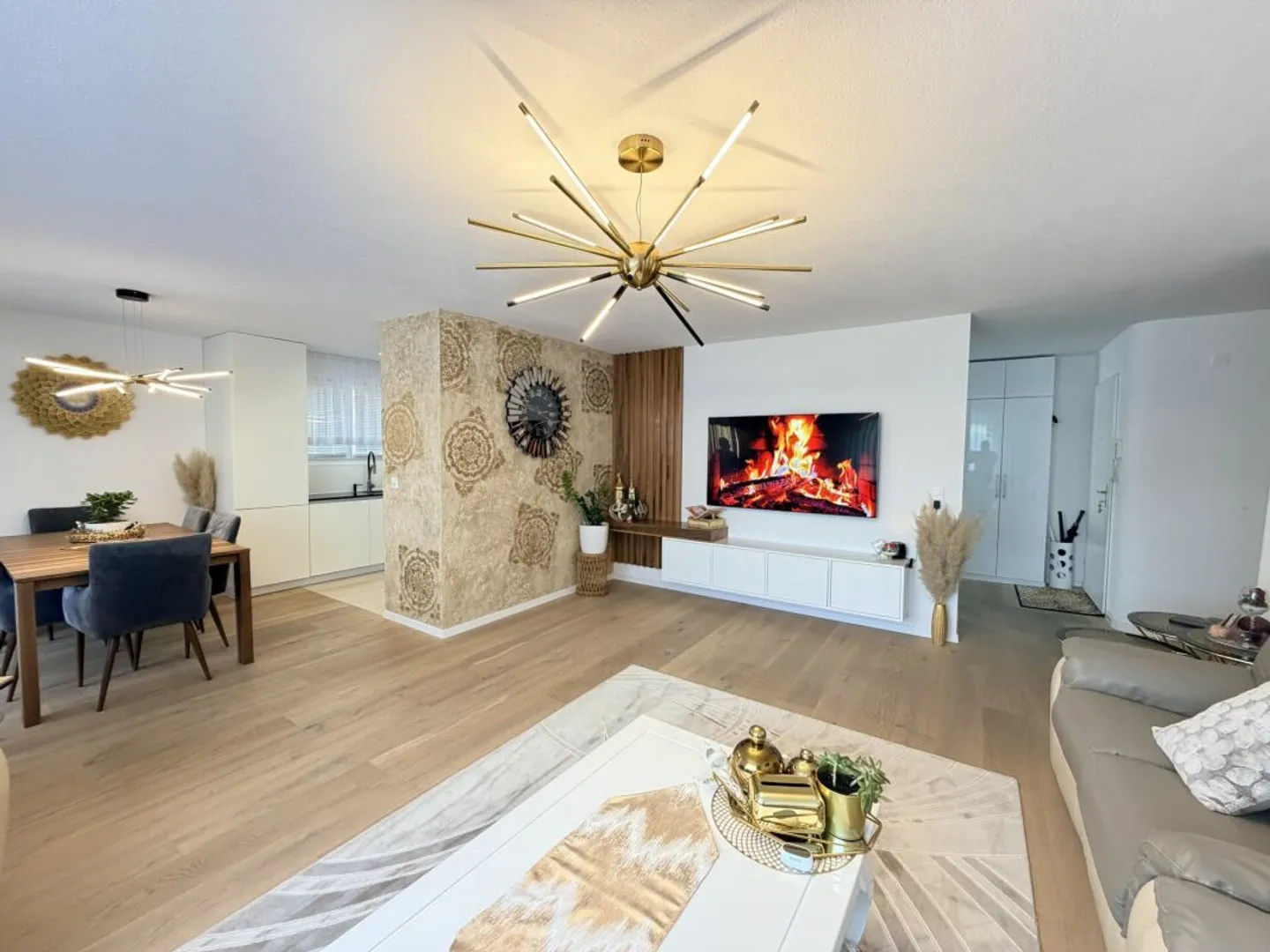 Appartement attrayant de 4,5 pièces avec beaucoup de confort de vie - Photo 1 sur 11