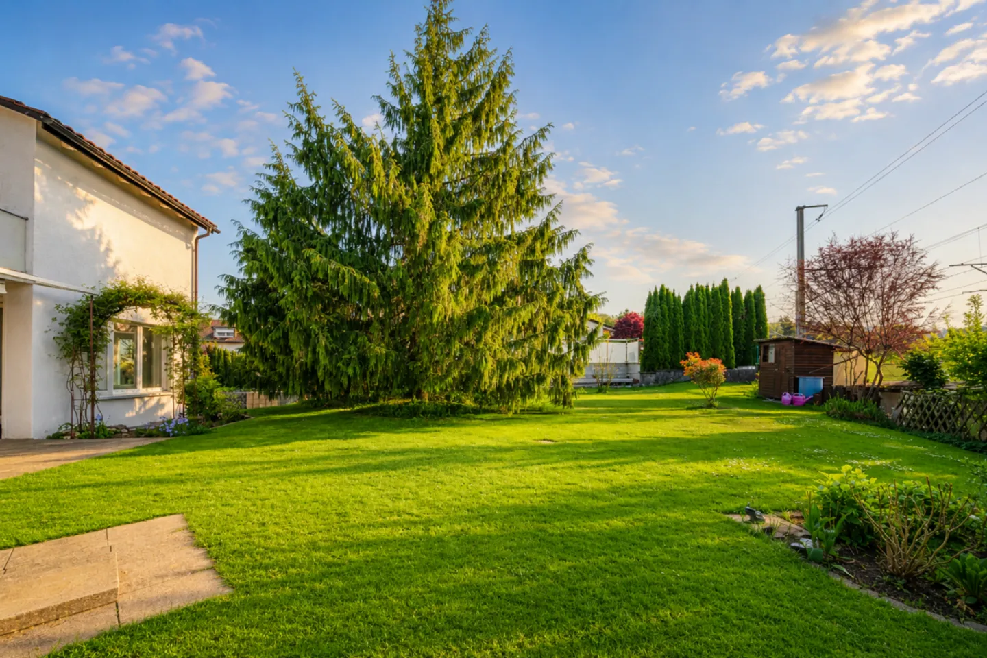 Charmante maison individuelle de 7 pièces avec jardin, terrasse et potentiel de logement indépendant à Uzwil - Photo 5 sur 13