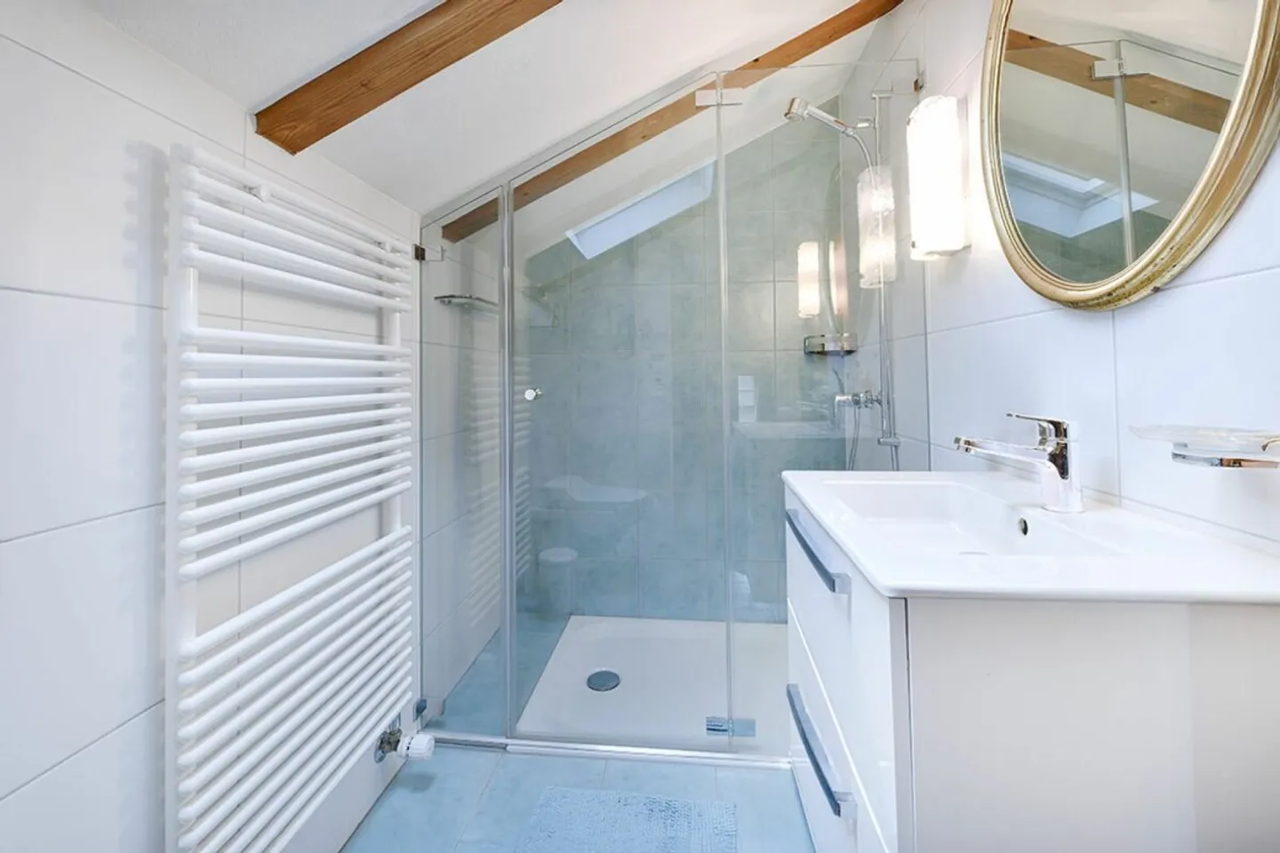 Detached Family Home with Garden - Photo 6 of 13