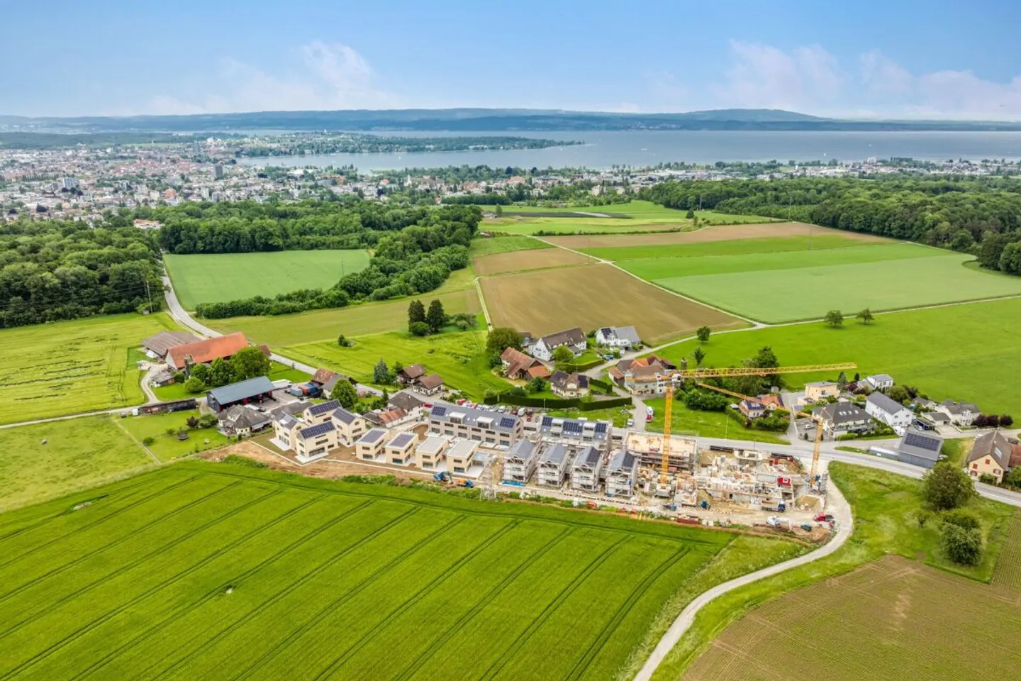 Vue dégagée sur le vert - grande maison individuelle de 6,5 pièces à Bätershausen (près de Kreuzlingen) - Photo 2 sur 11