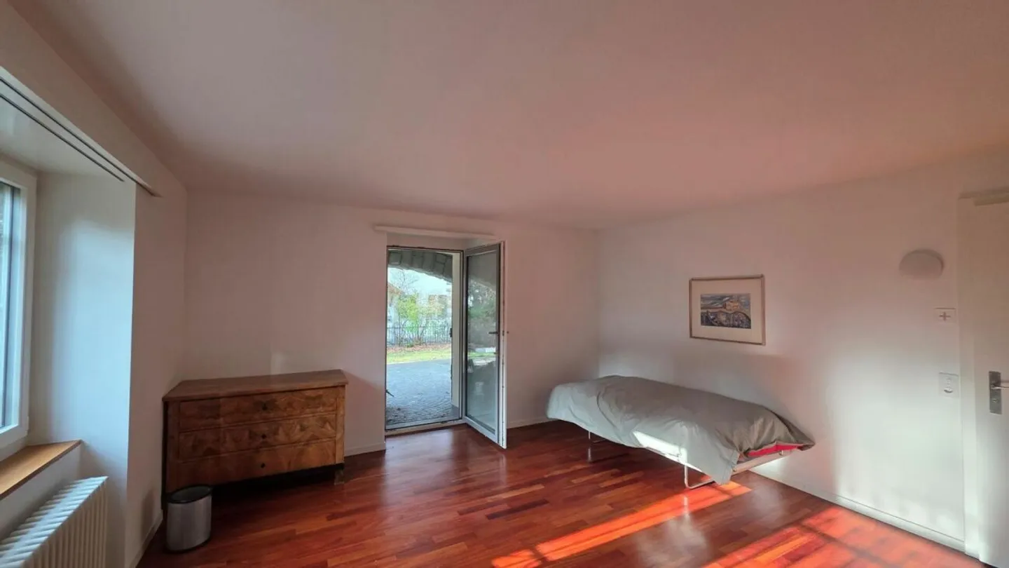Moderno gioiello di studio con accesso al giardino a Hottingen - Foto 2 di 10