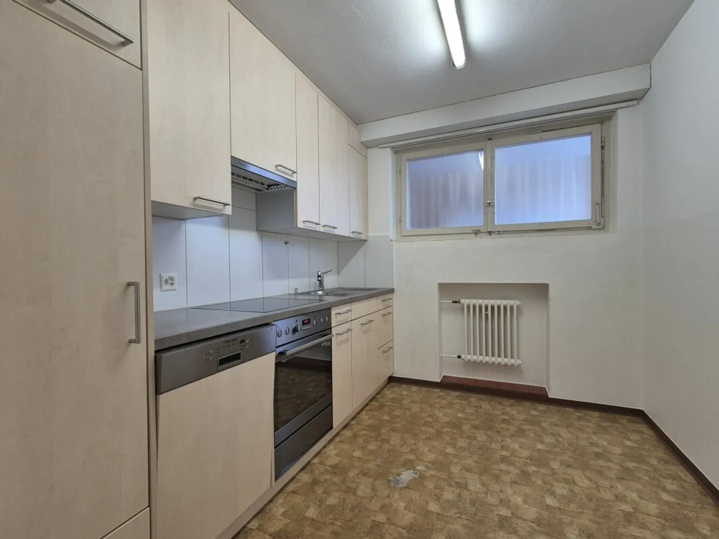 Appartamento luminoso e conveniente di 4,5 stanze con balcone - Foto 2 di 10