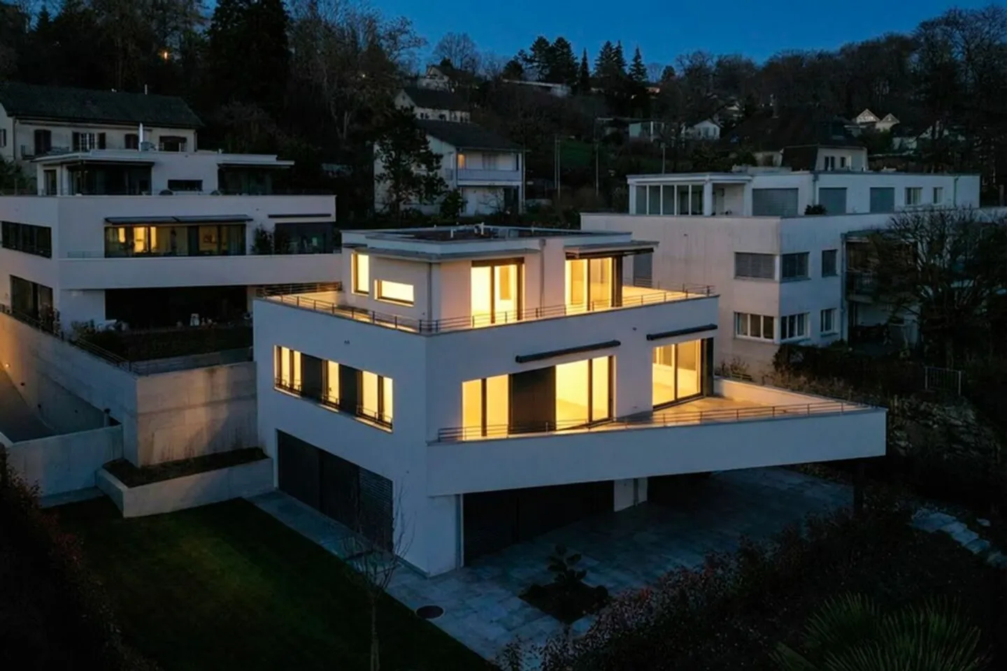 Luxurious penthouse apartment with panoramic roof terrace in a privileged location - Photo 1 of 7