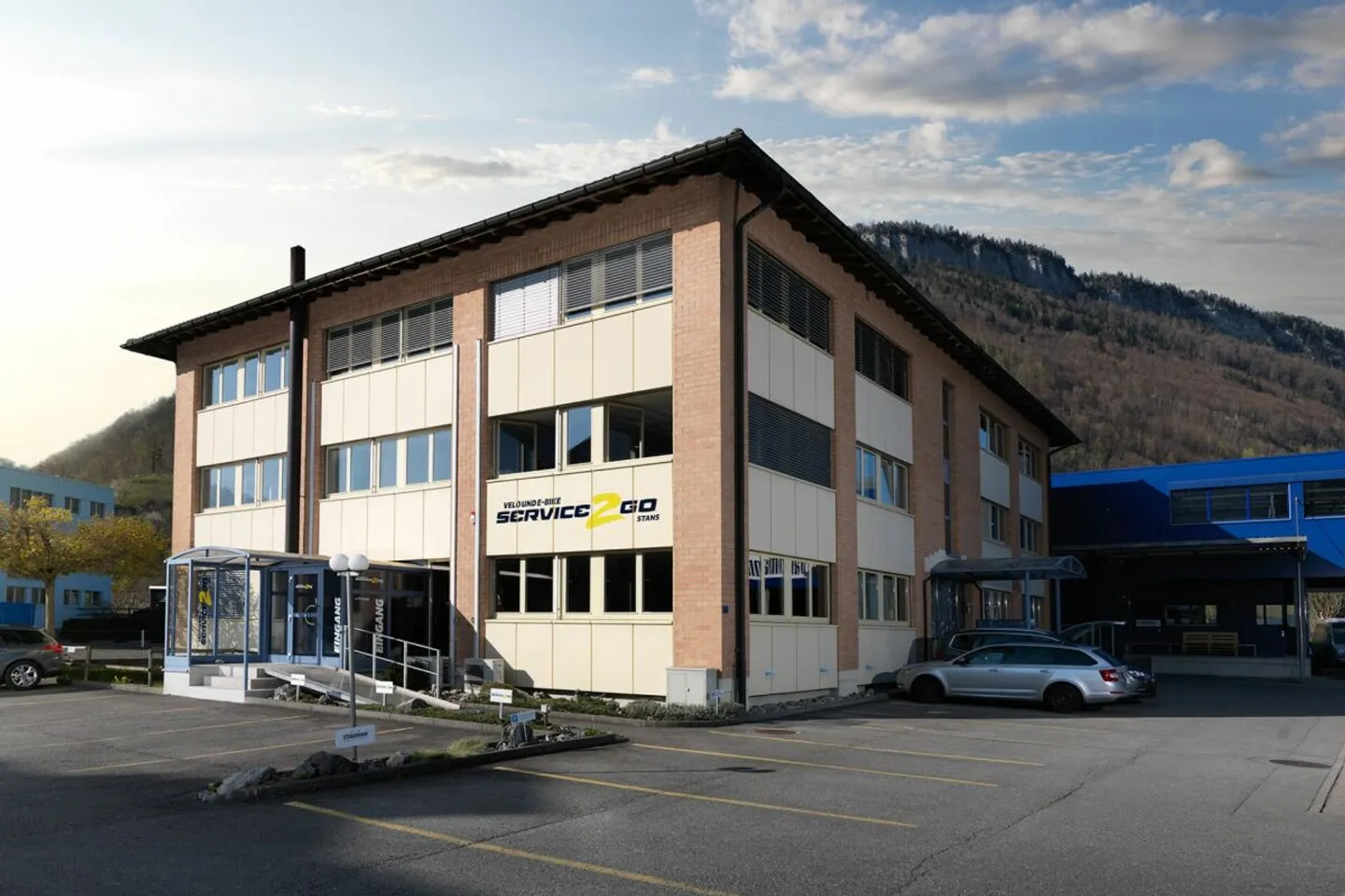 Espaces commerciaux au rez-de-chaussée avec possibilité de reprise des aménagements - Photo 2 sur 11