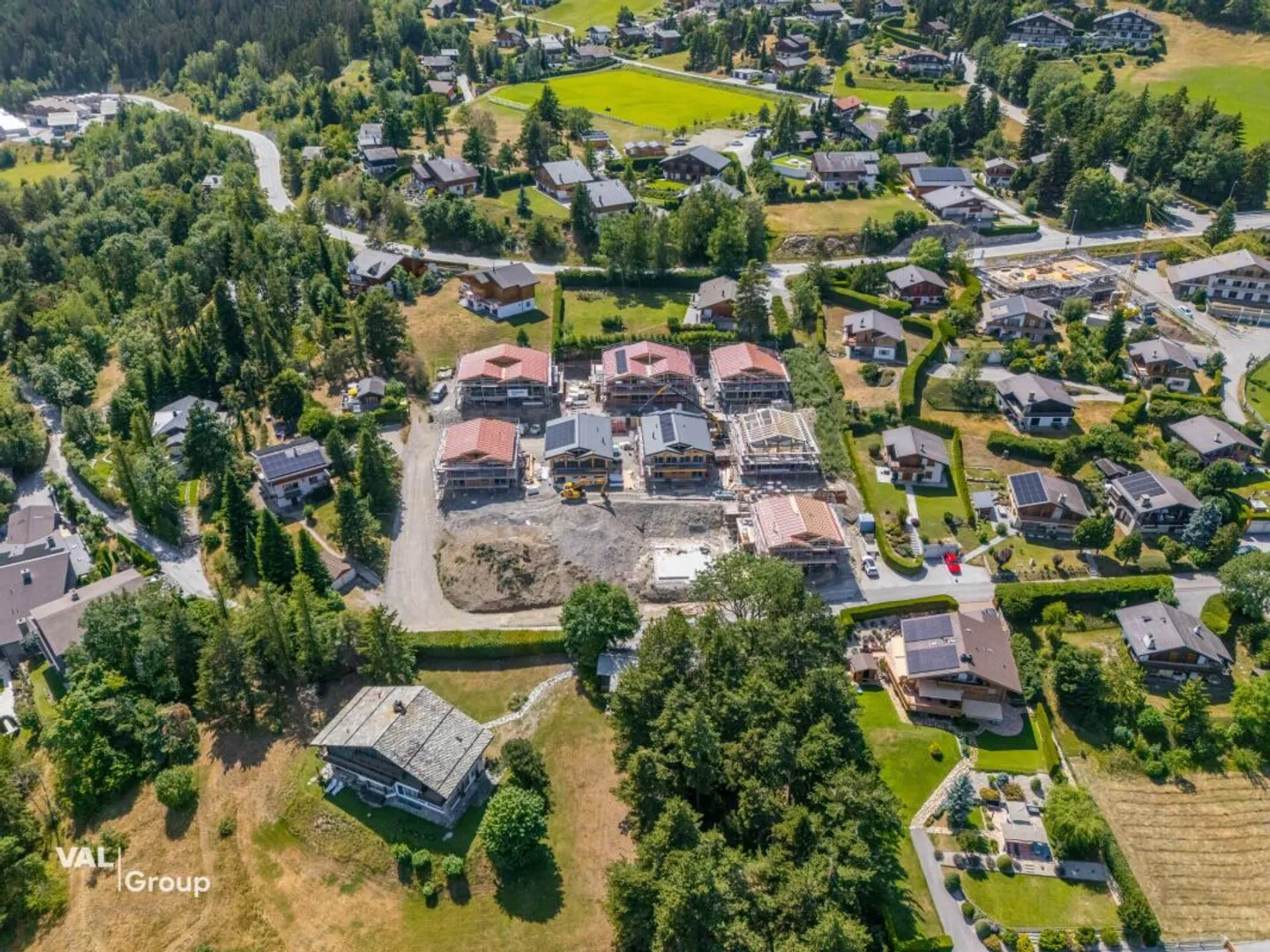 Moderne Chalets in Crans-Montana - Foto 12 von 13