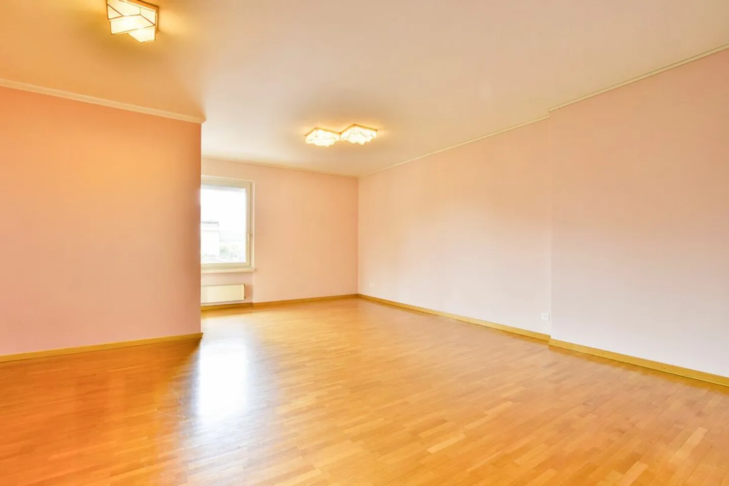 Appartement spacieux à rénover dans un quartier résidentiel - Photo 4 sur 13