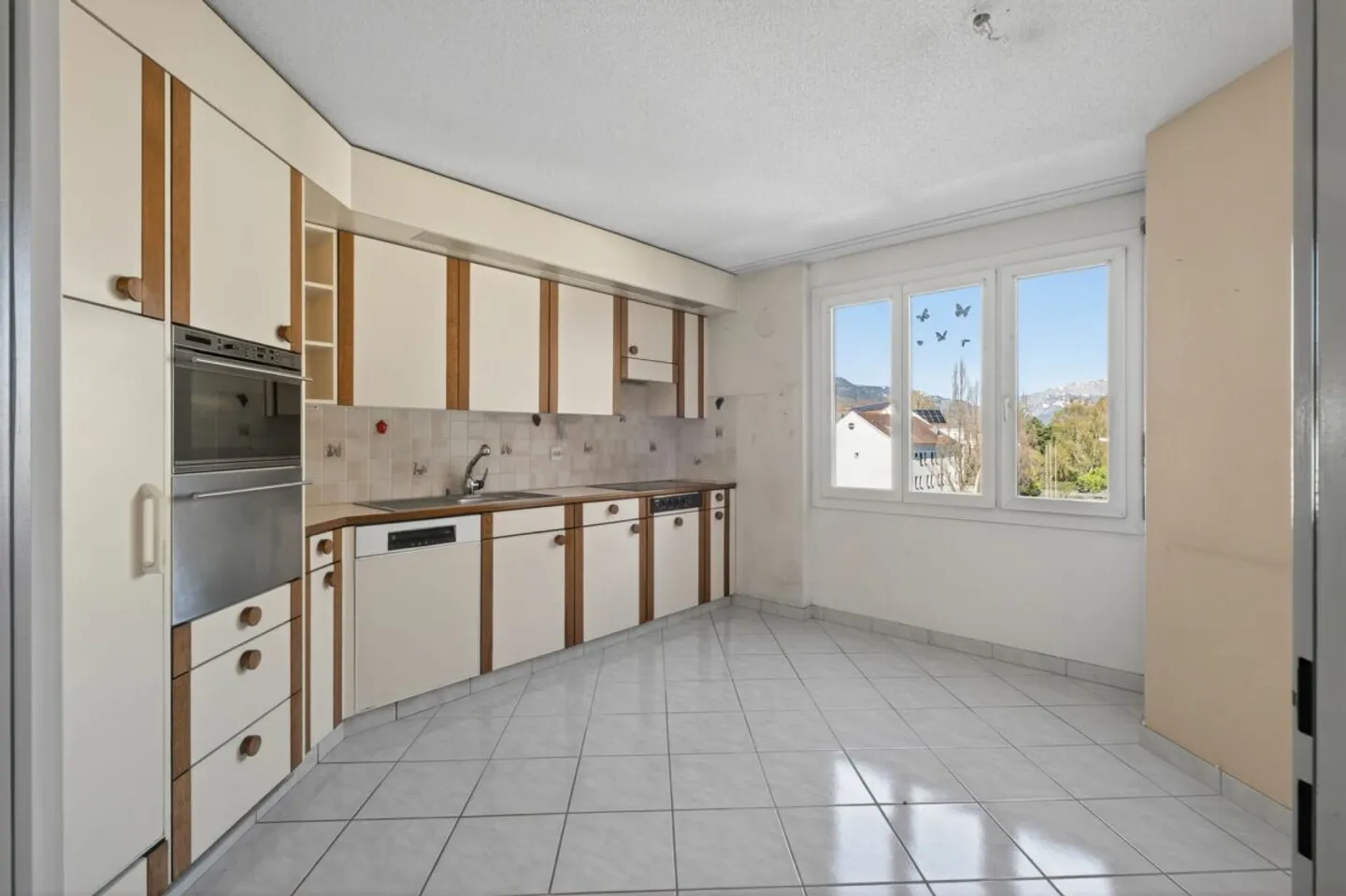 Spacious Attic Apartment with Terraces - Photo 10 of 13